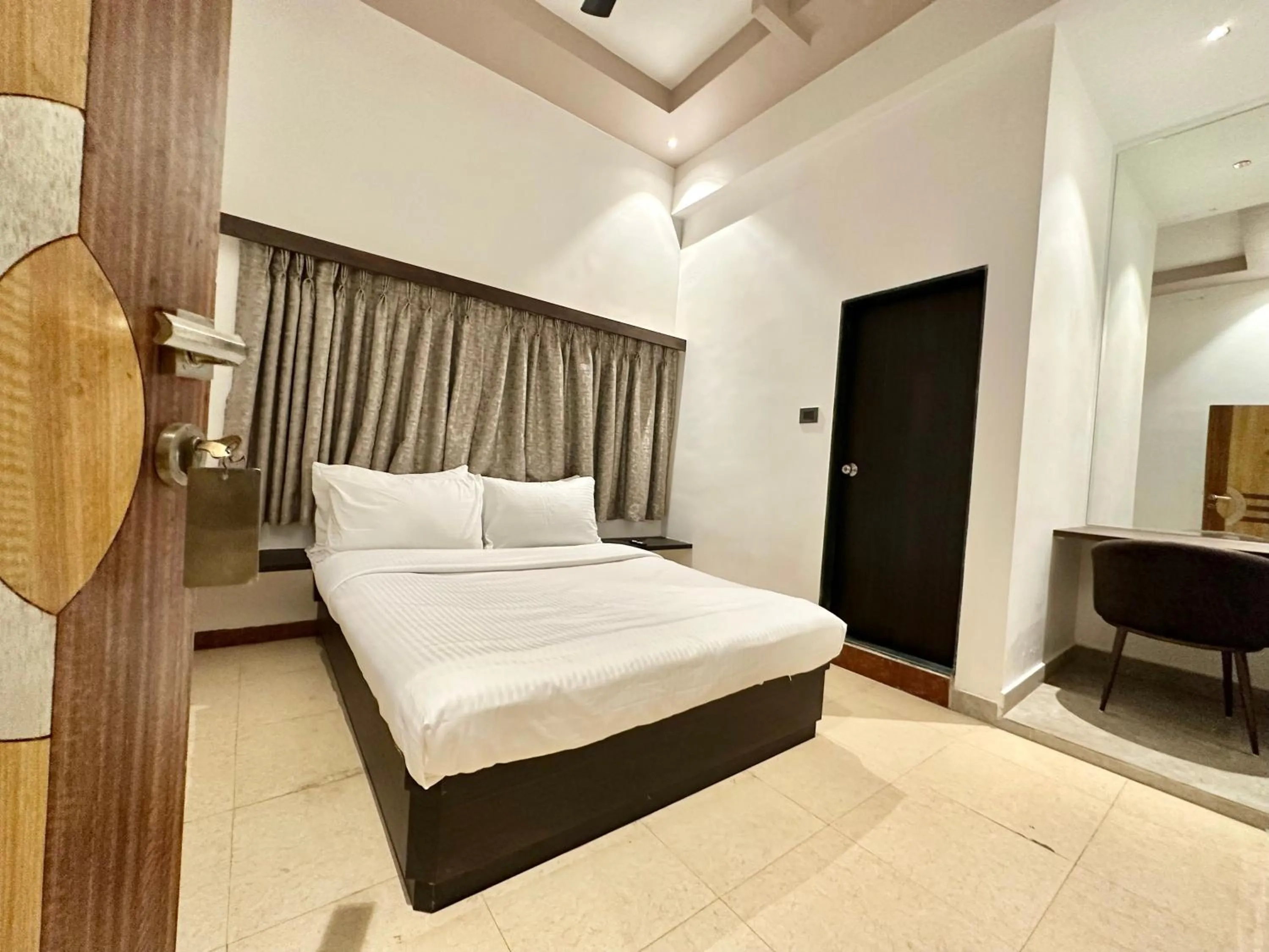 Bed in TAKHT- Executive Suites and Rooms