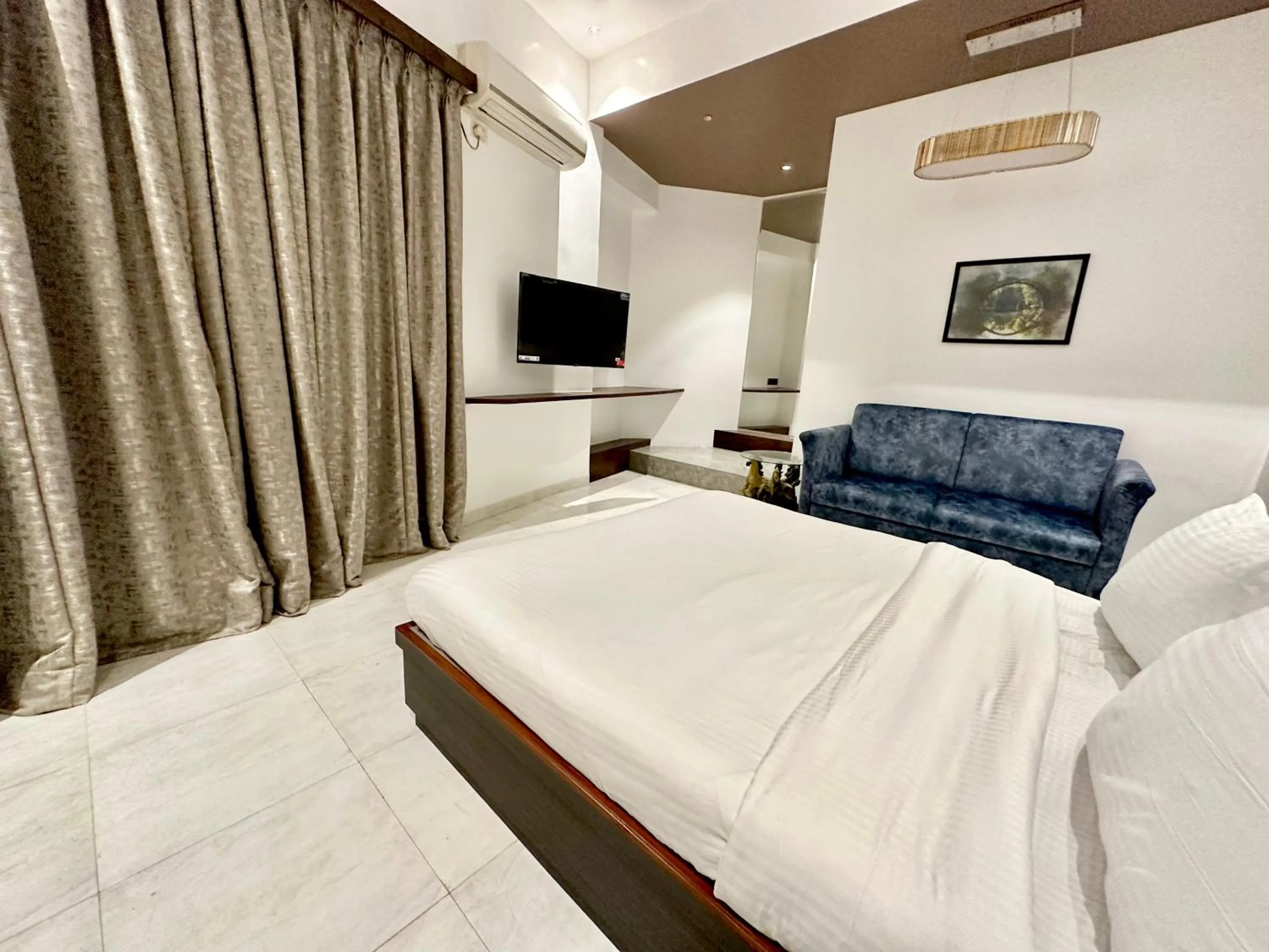Bed in TAKHT- Executive Suites and Rooms