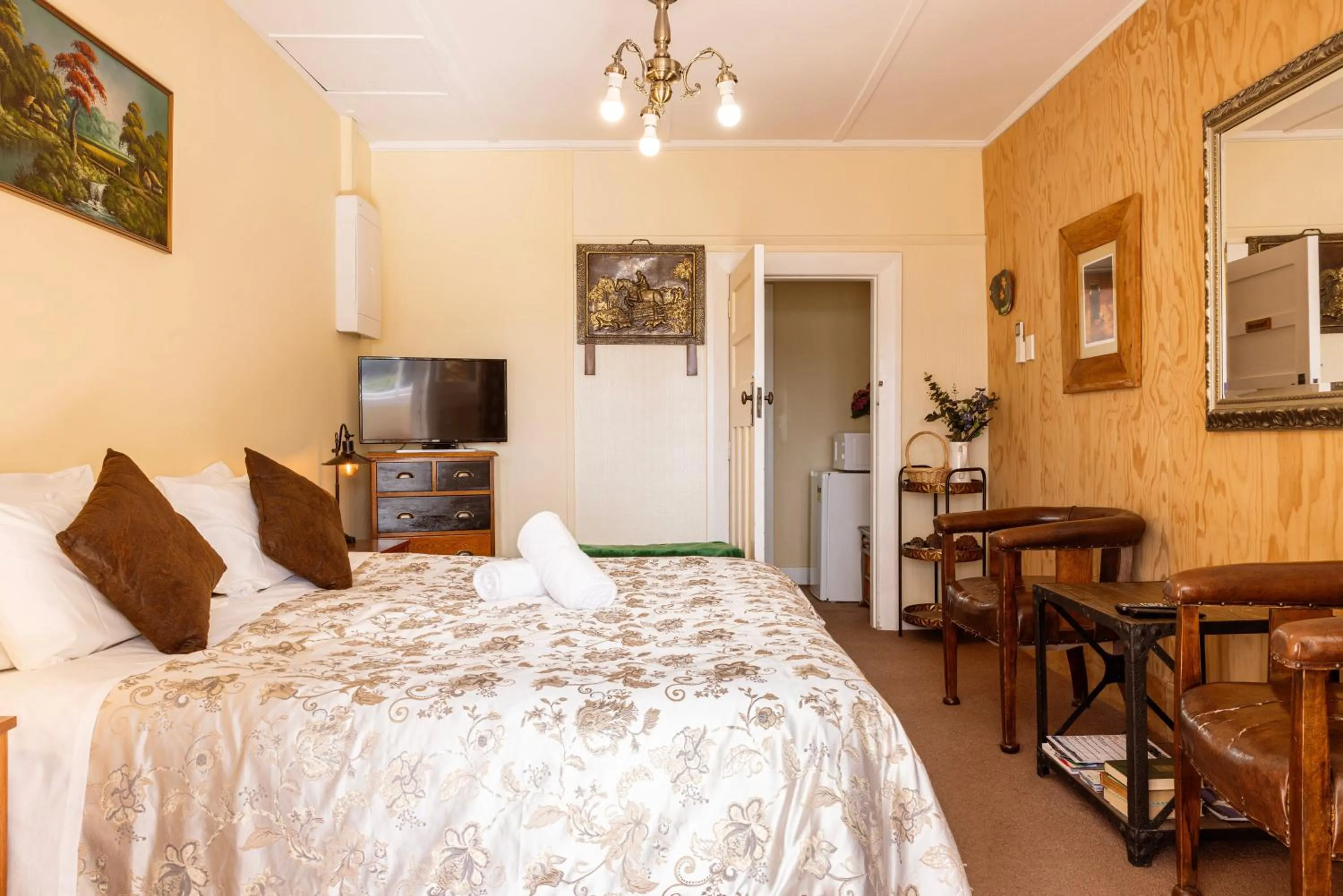 Bed in Tekapo1929 Lakefront Villa