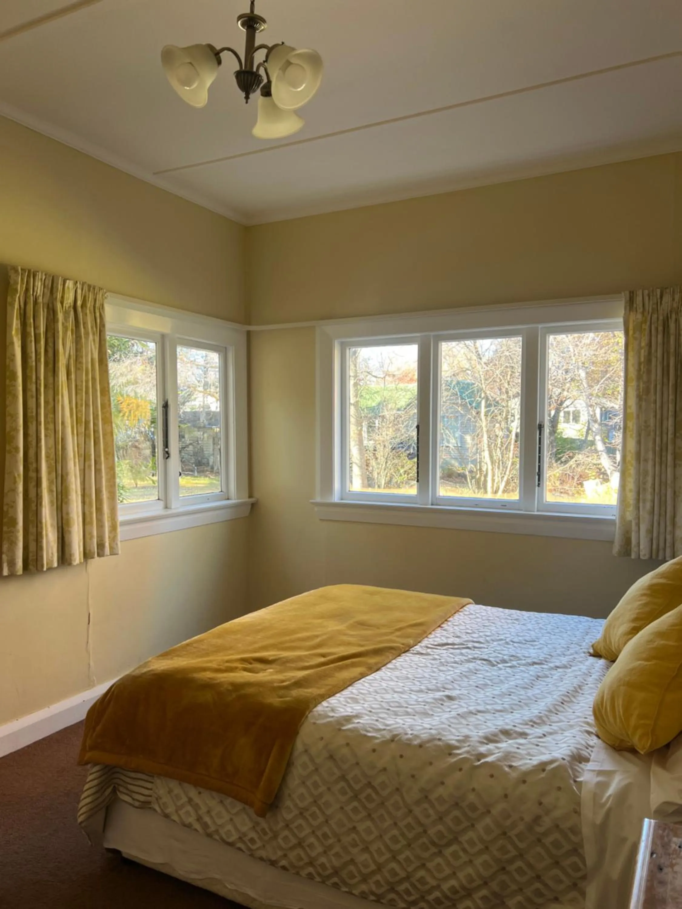 Bed in Tekapo1929 Lakefront Villa