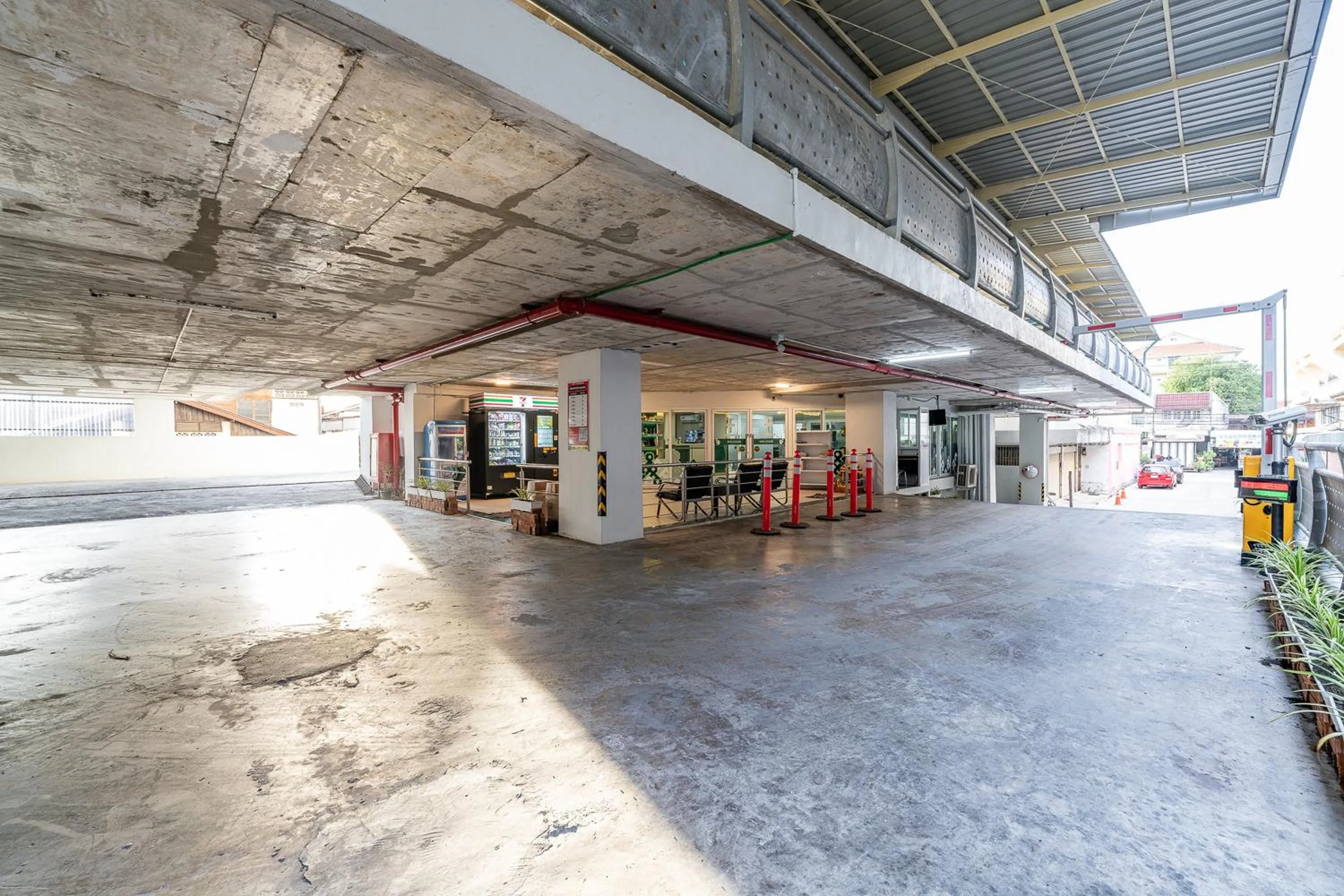 Parking in TJ 4711 Residence