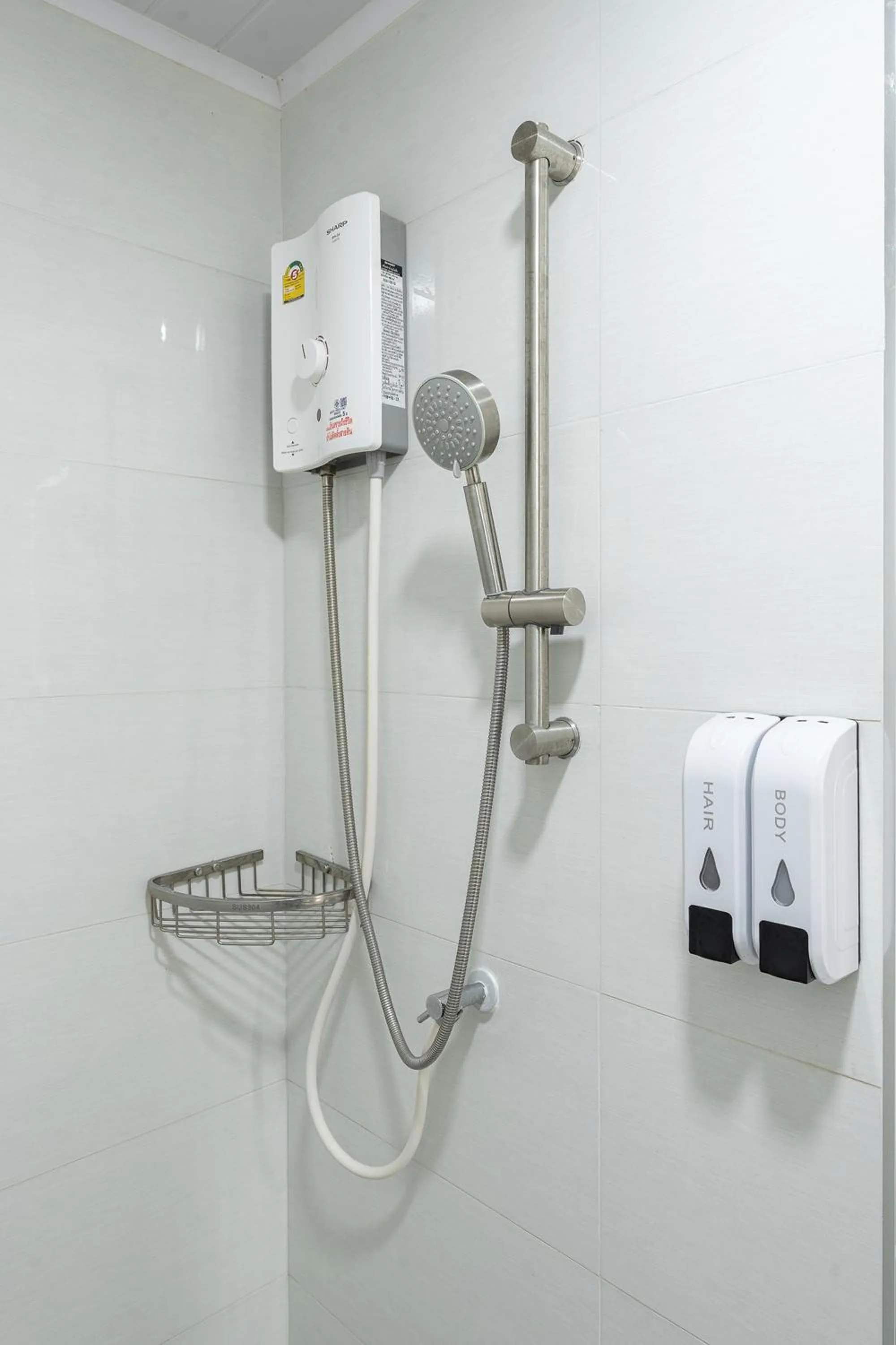 Shower in TJ 4711 Residence
