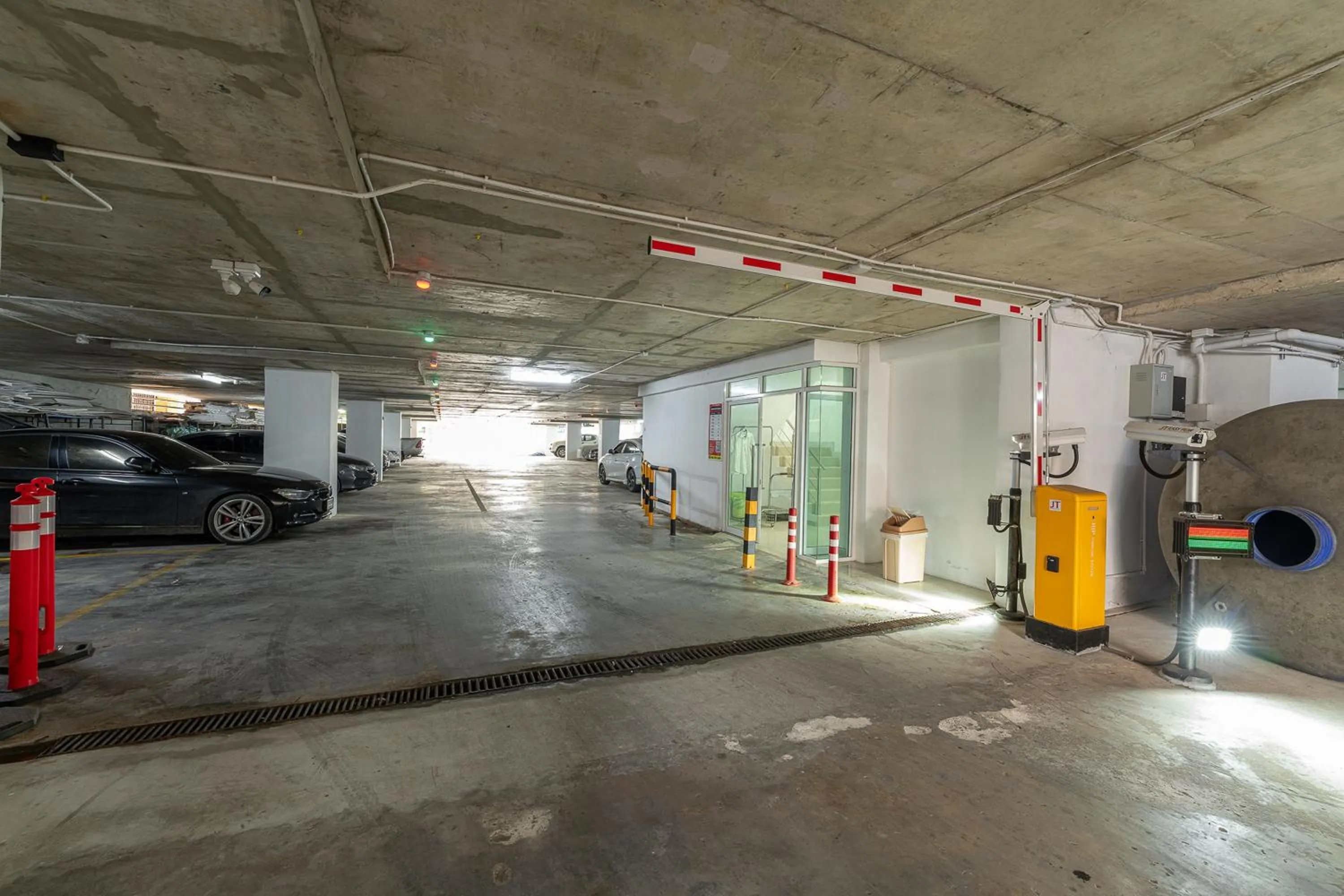 Parking in TJ 4711 Residence