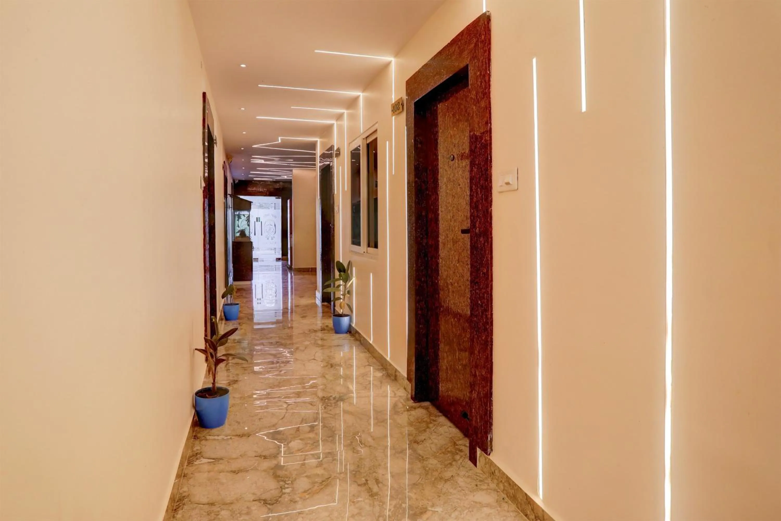 Lobby or reception in Super Townhouse Khammam Formerly Bluemoon