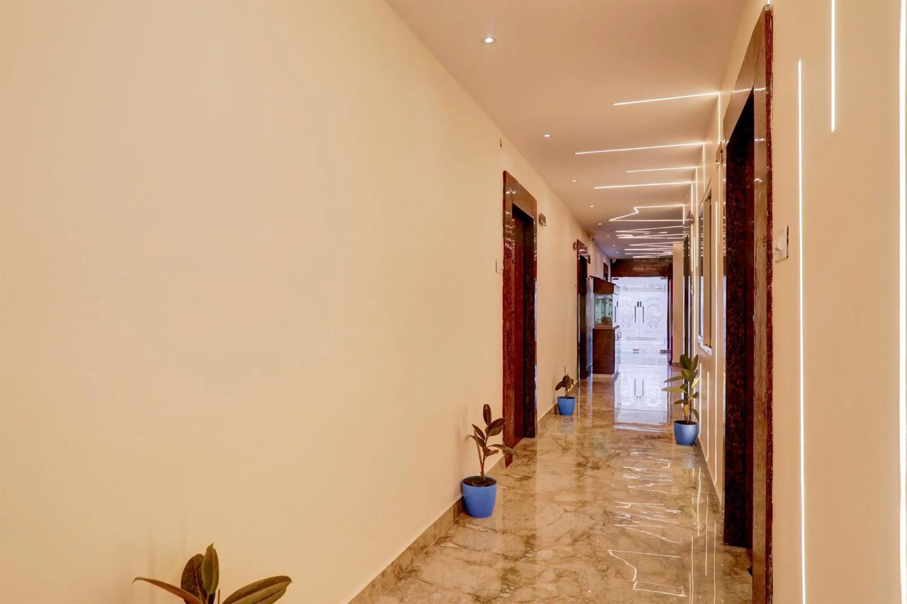 Lobby or reception in Super Townhouse Khammam Formerly Bluemoon