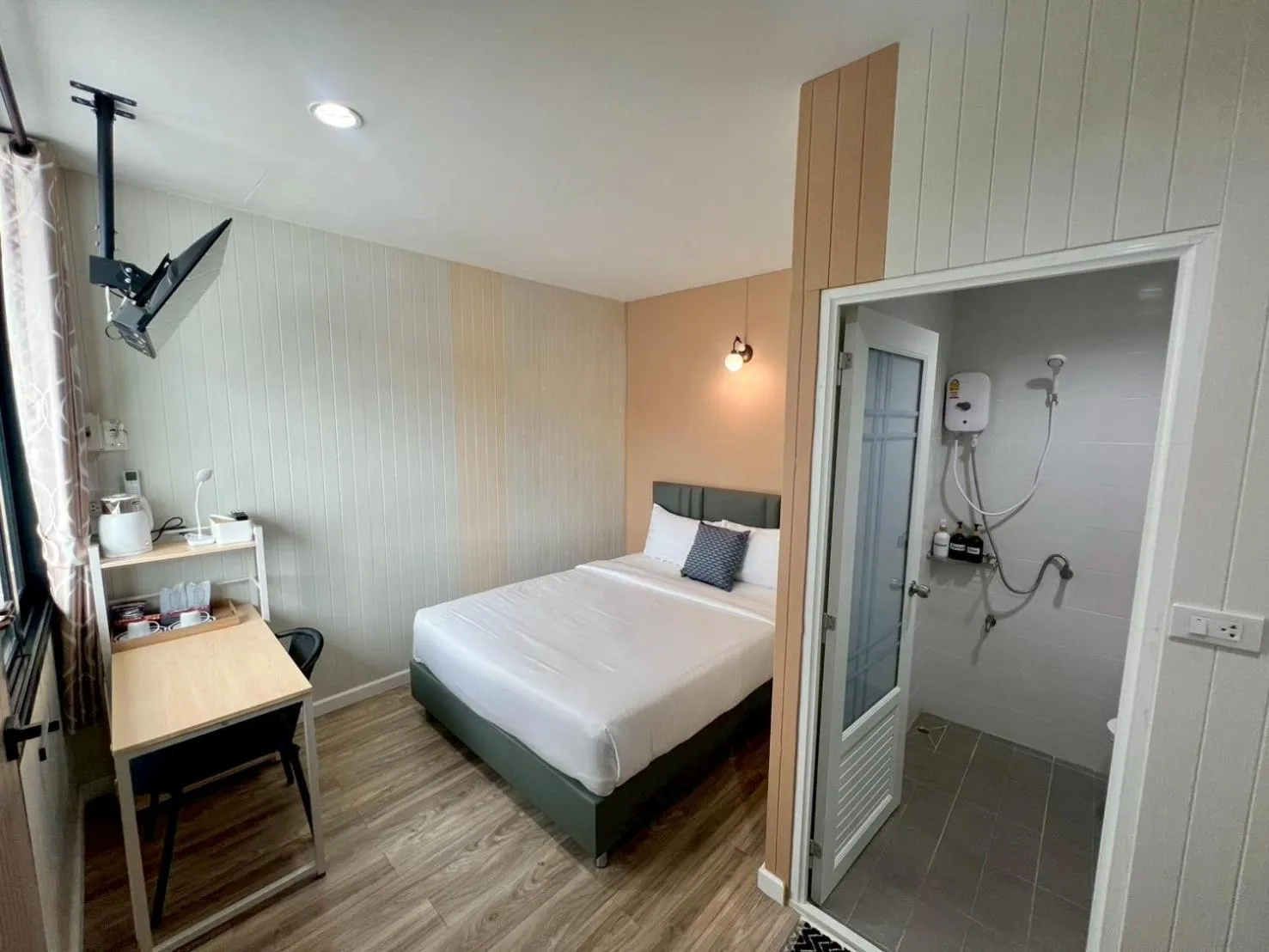 Bathroom, Bed in Casa Der See Boutique House