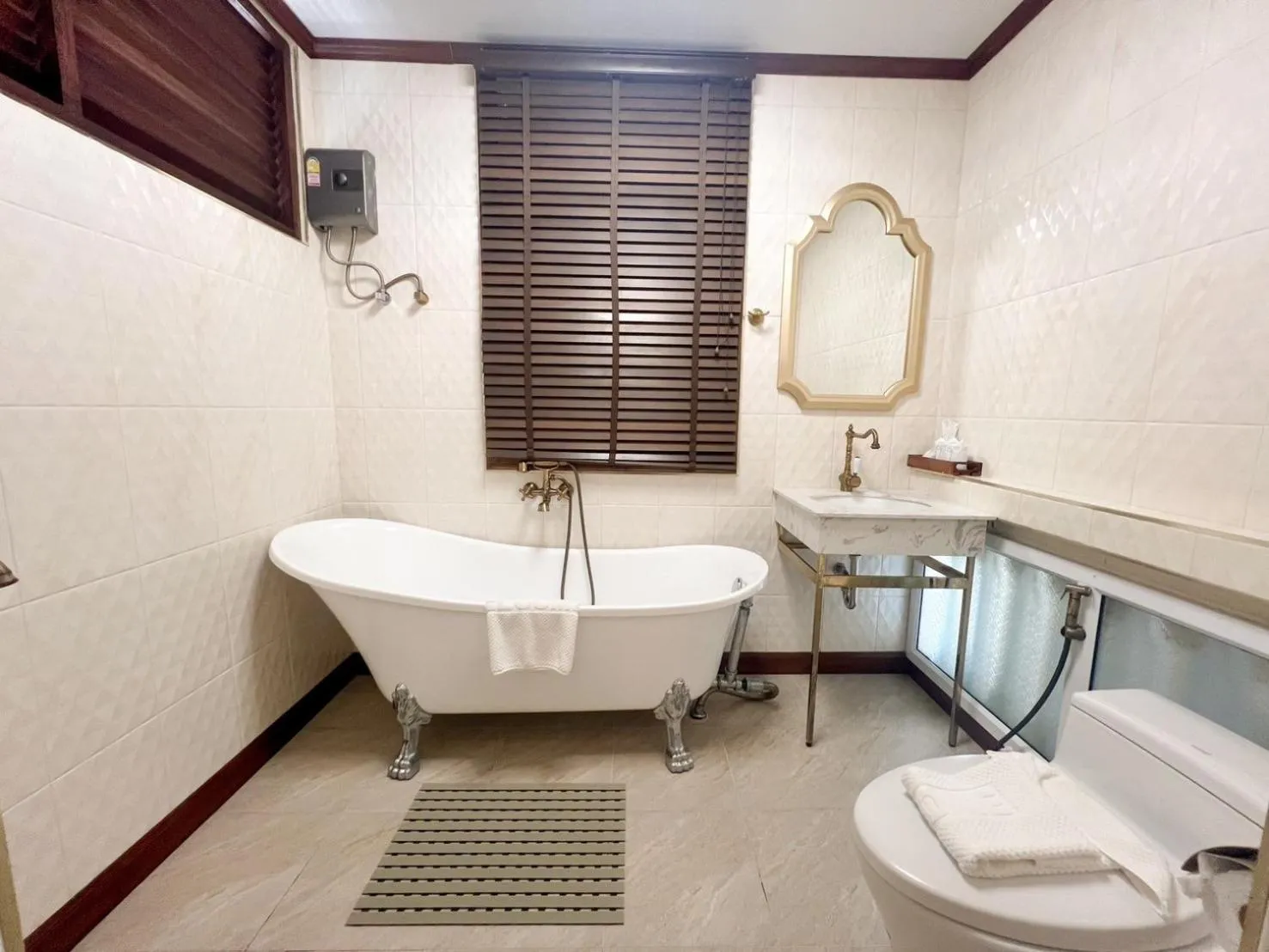 Bath in Casa Der See Boutique House