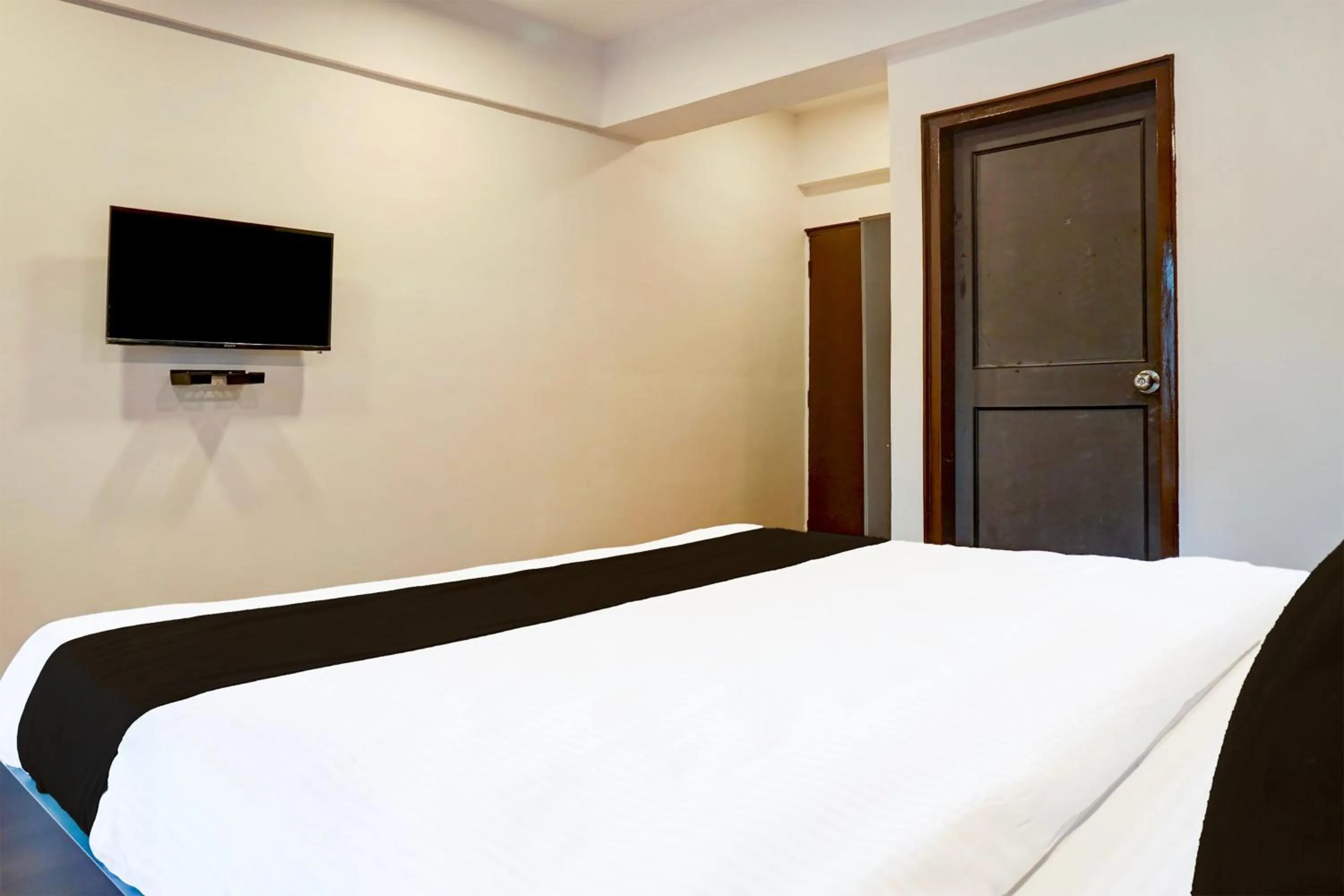 Bedroom, Bed in Super Hotel O Bopodi Near Pune IT Park