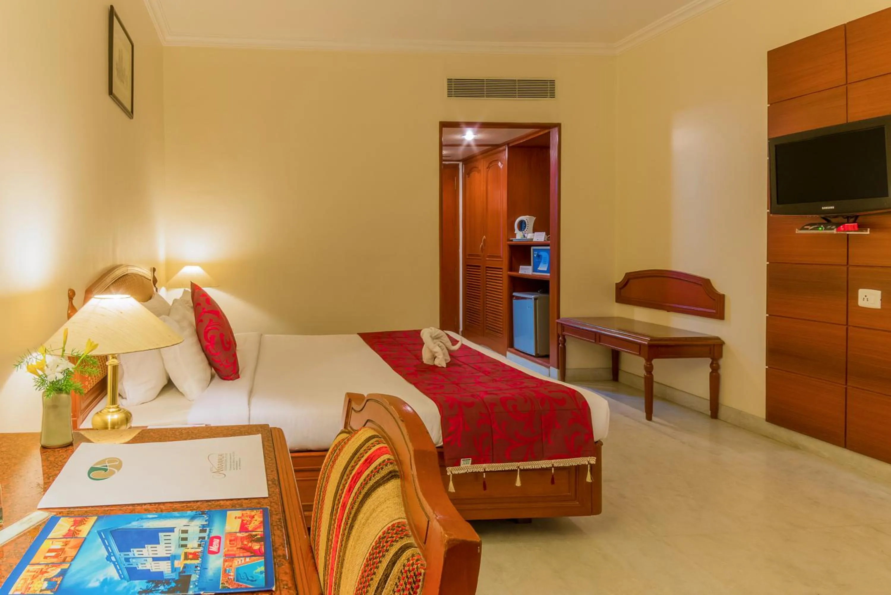 Photo of the whole room, Bed in Hotel Annamalai International