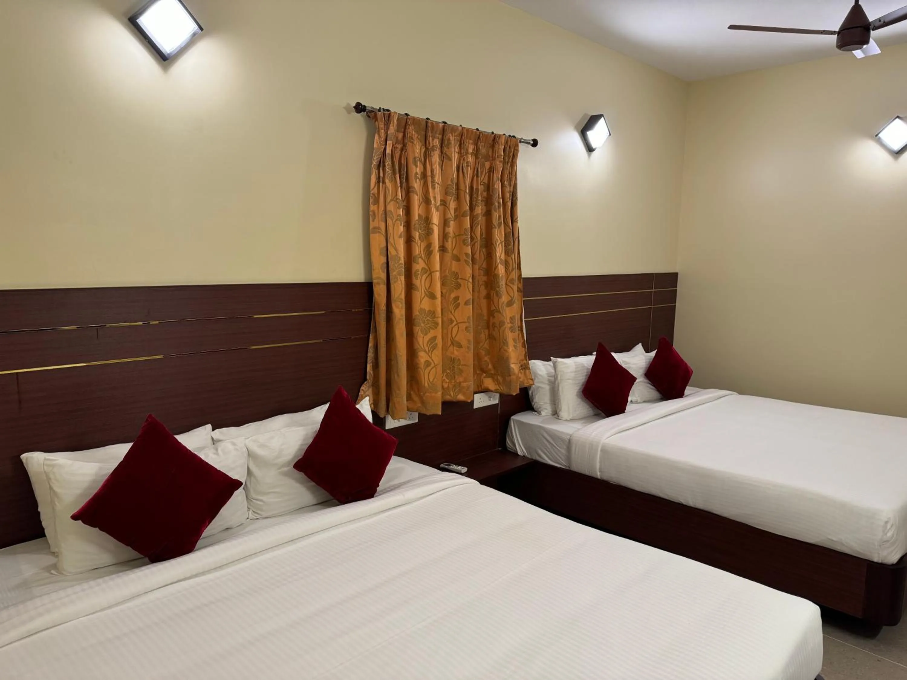 Bed in Hotel Annamalai International