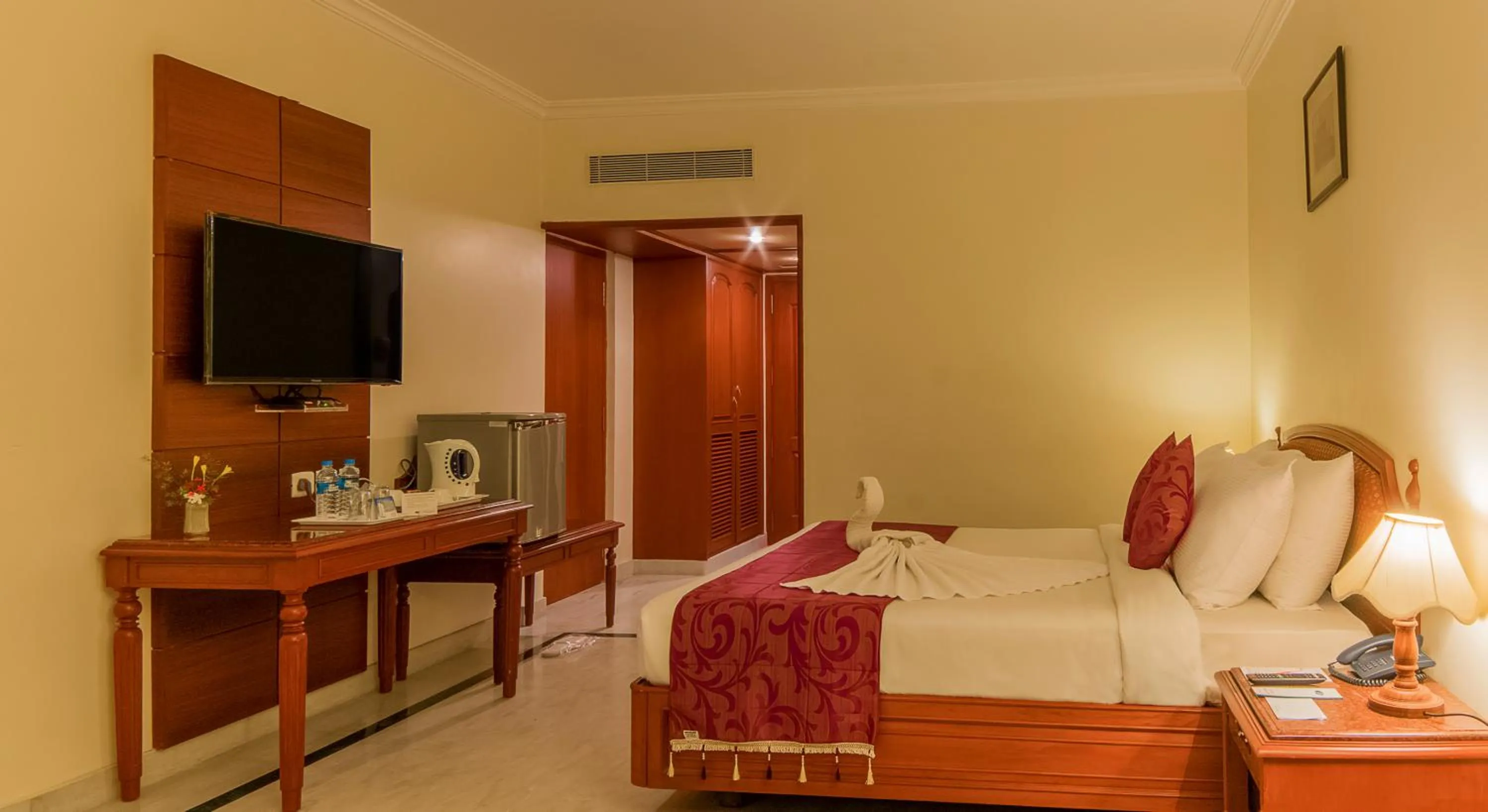 Photo of the whole room, Bed in Hotel Annamalai International