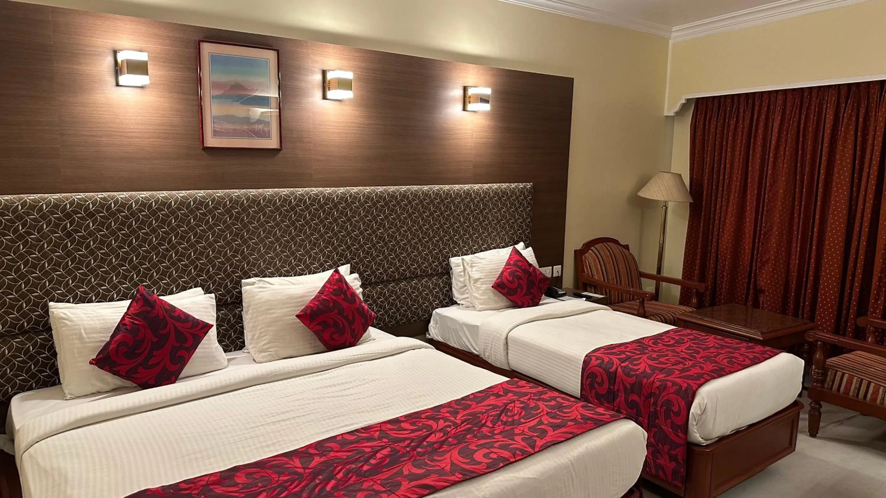 Bed in Hotel Annamalai International
