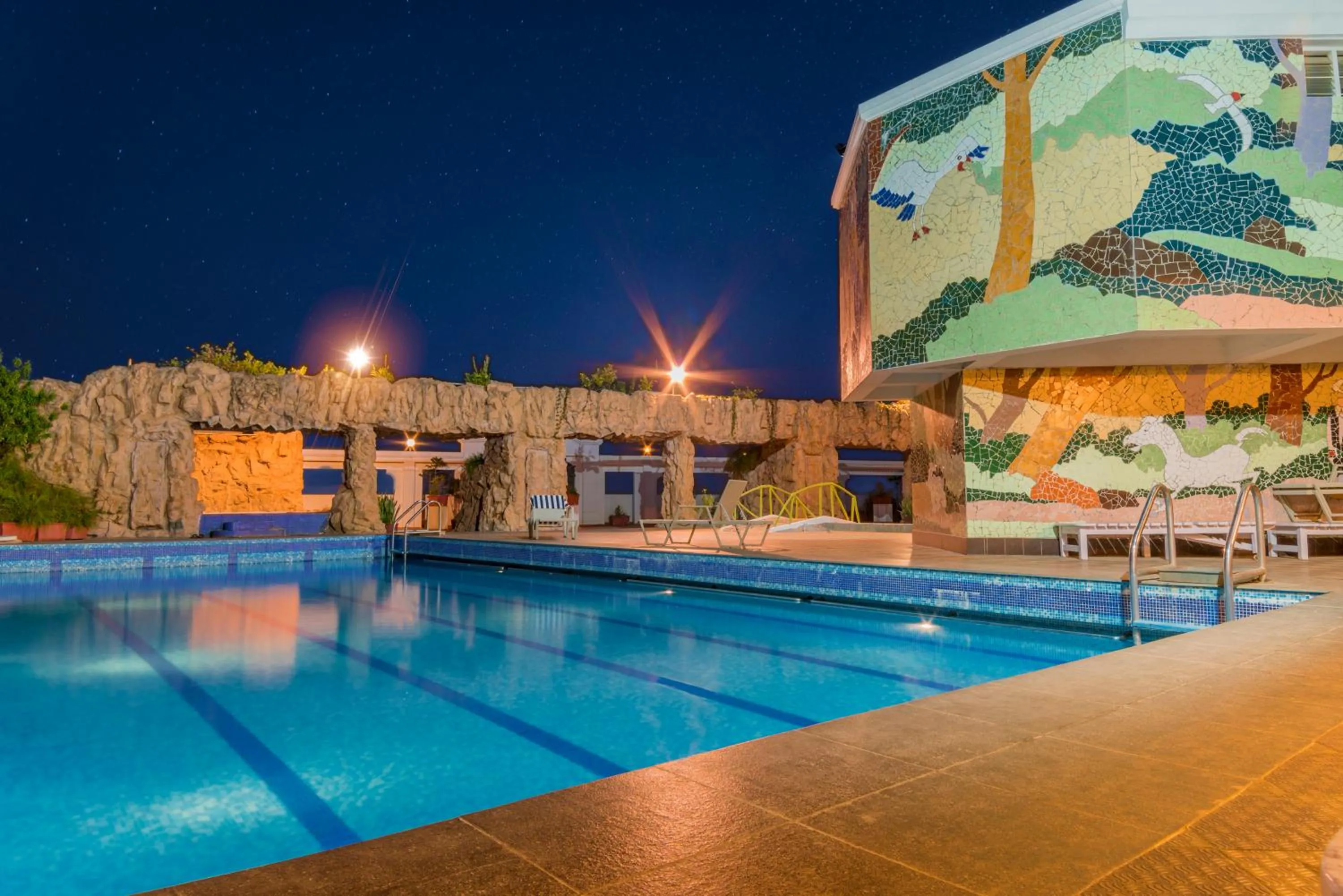 Shower in Hotel Annamalai International