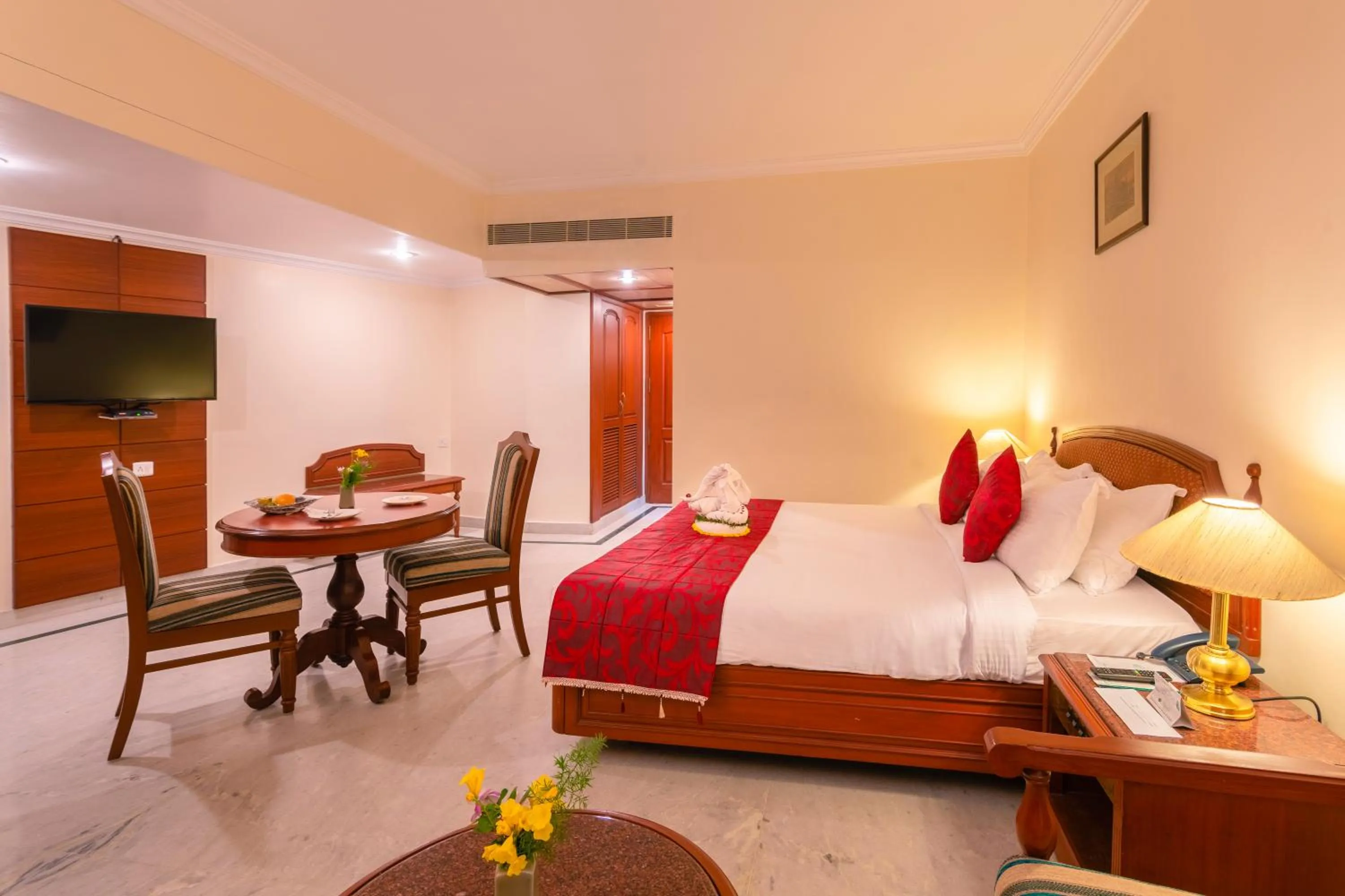 Photo of the whole room, Bed in Hotel Annamalai International