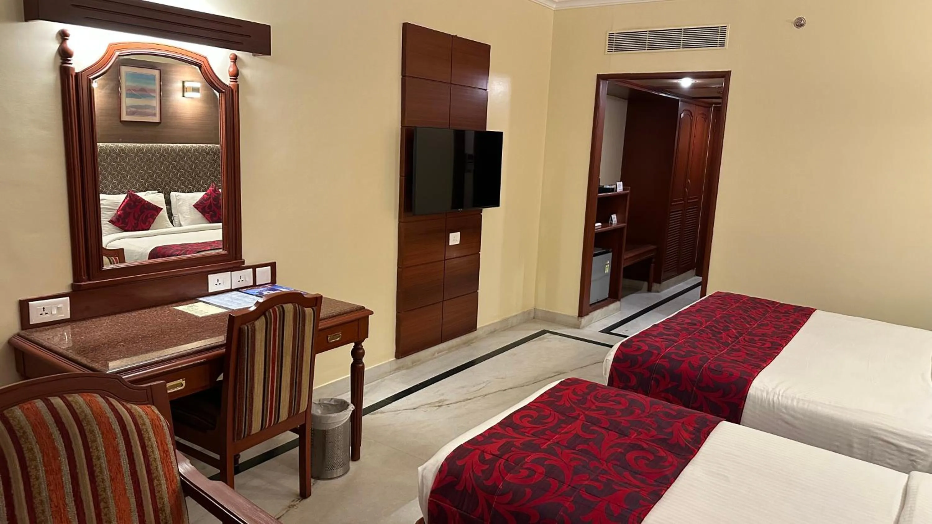Photo of the whole room, Bed in Hotel Annamalai International