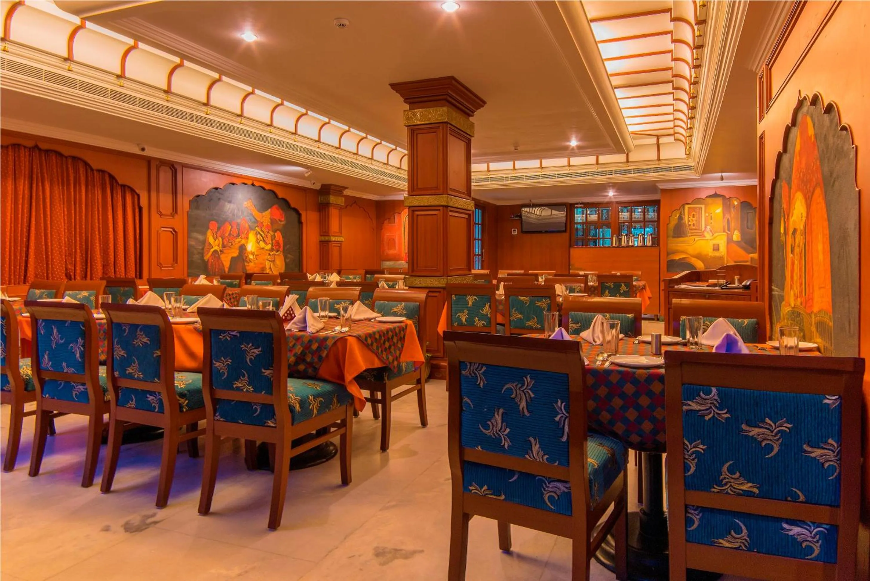 Restaurant/places to eat in Hotel Annamalai International