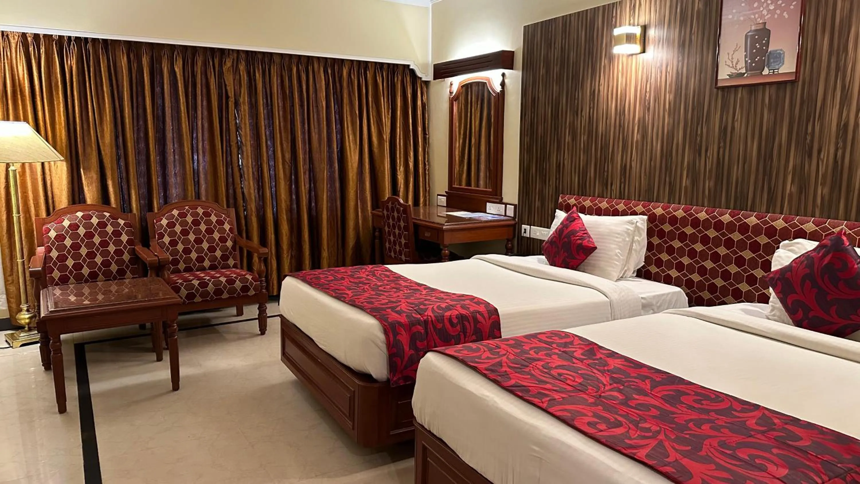 Bed in Hotel Annamalai International