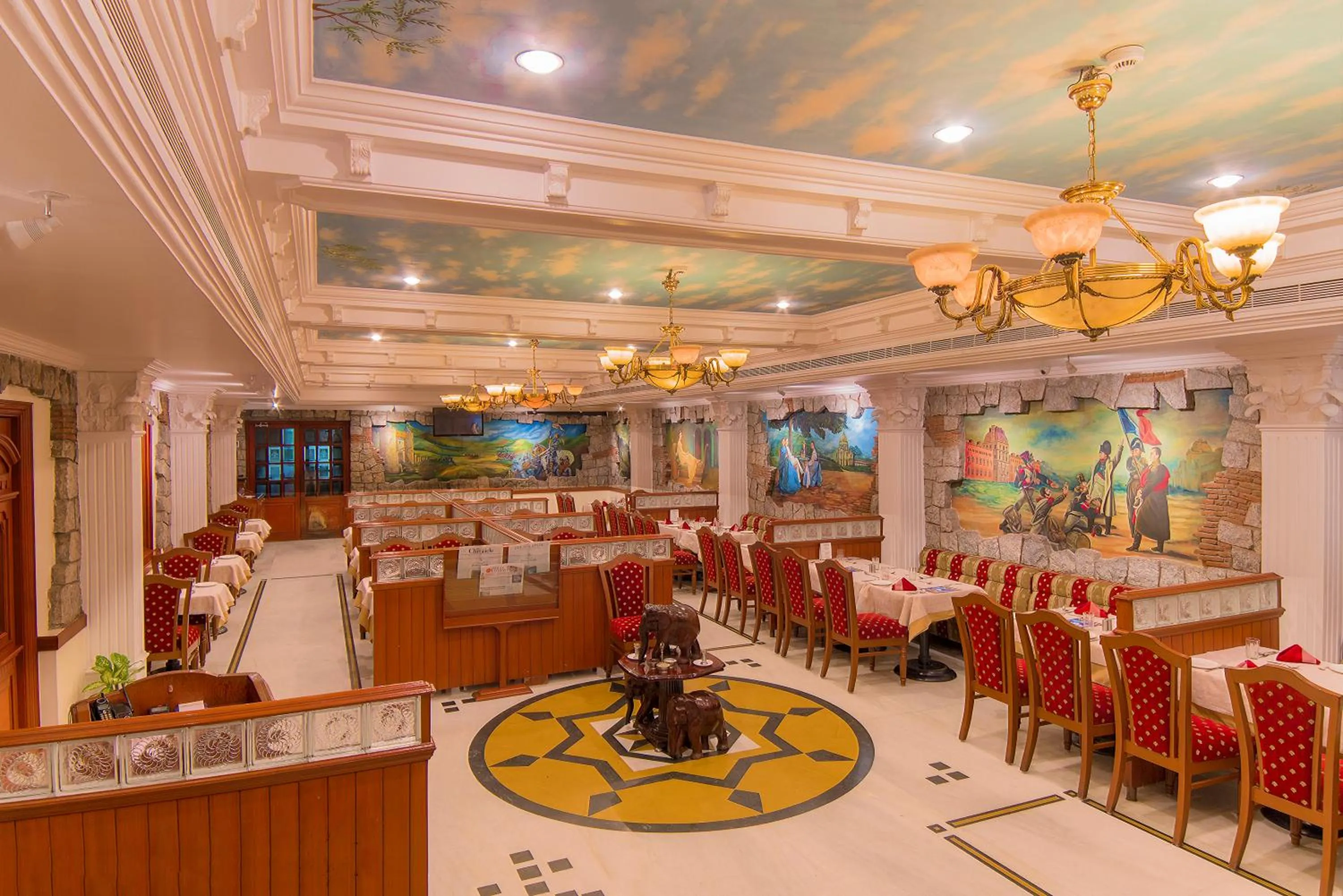 Restaurant/places to eat in Hotel Annamalai International