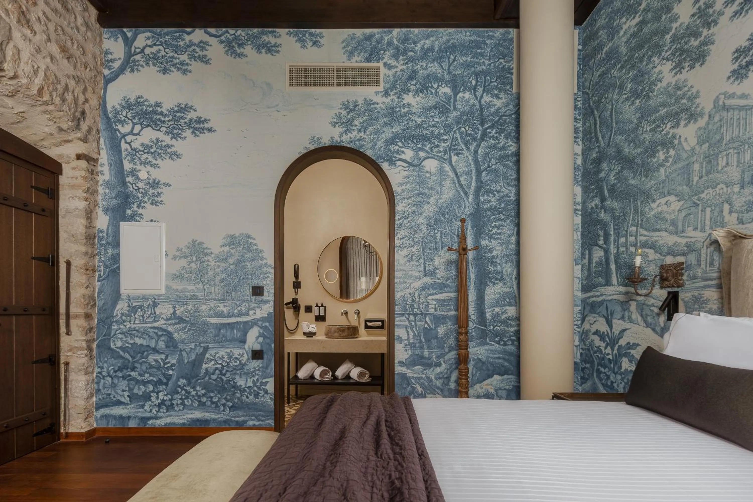 Photo of the whole room, Bed in Stoes Boutique Hotel