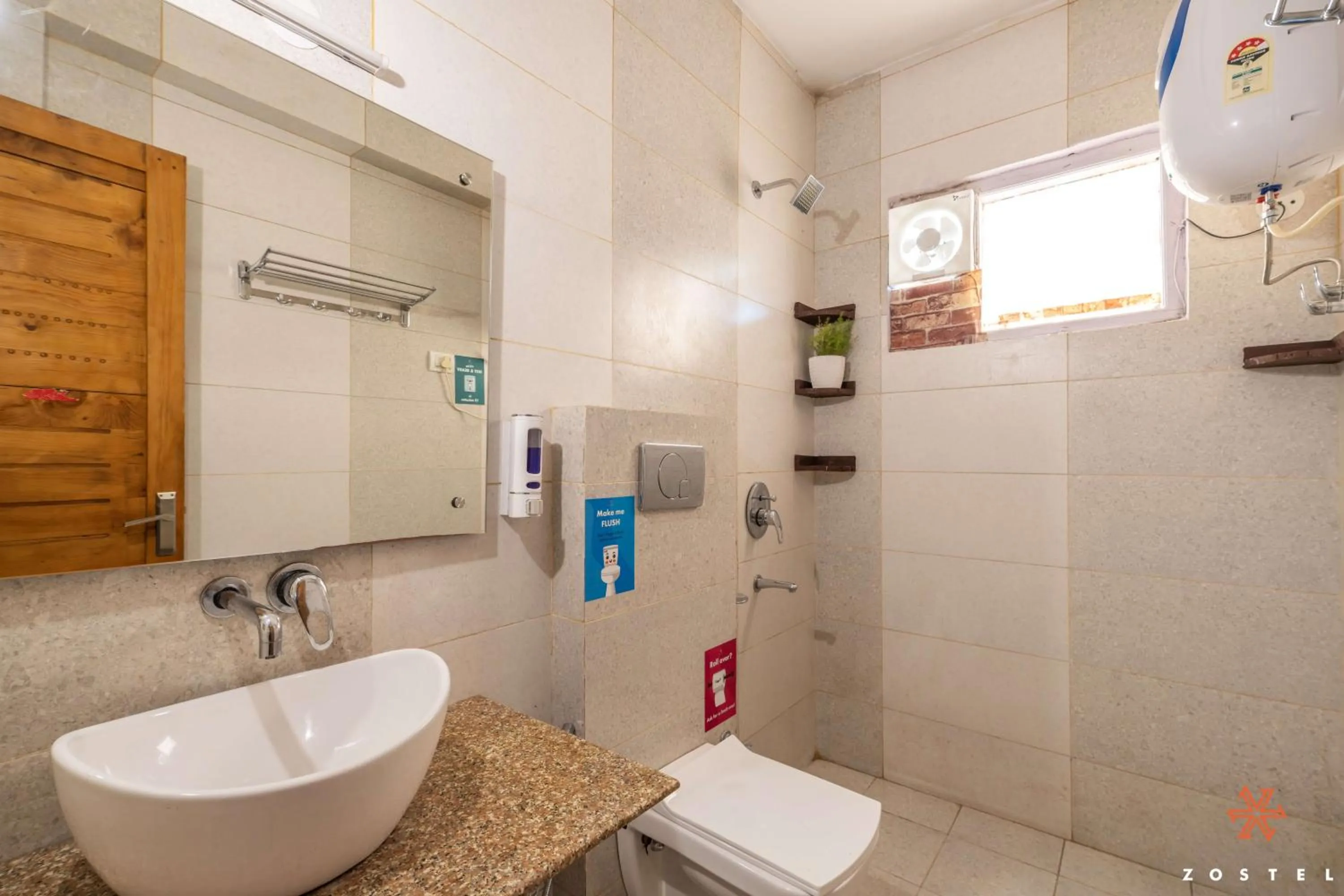 Shower in Zostel Shoja, Jibhi