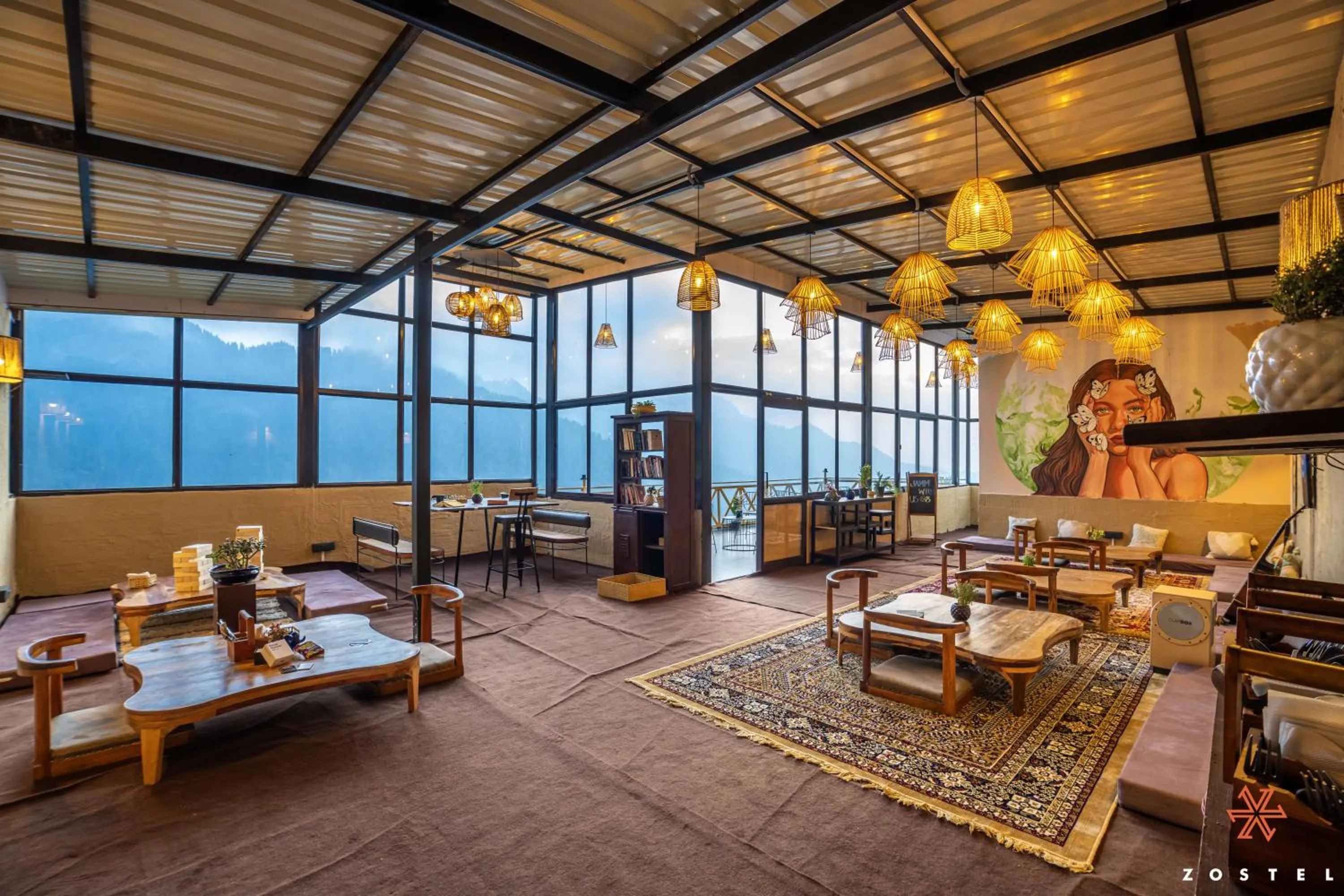 Living room in Zostel Shoja, Jibhi