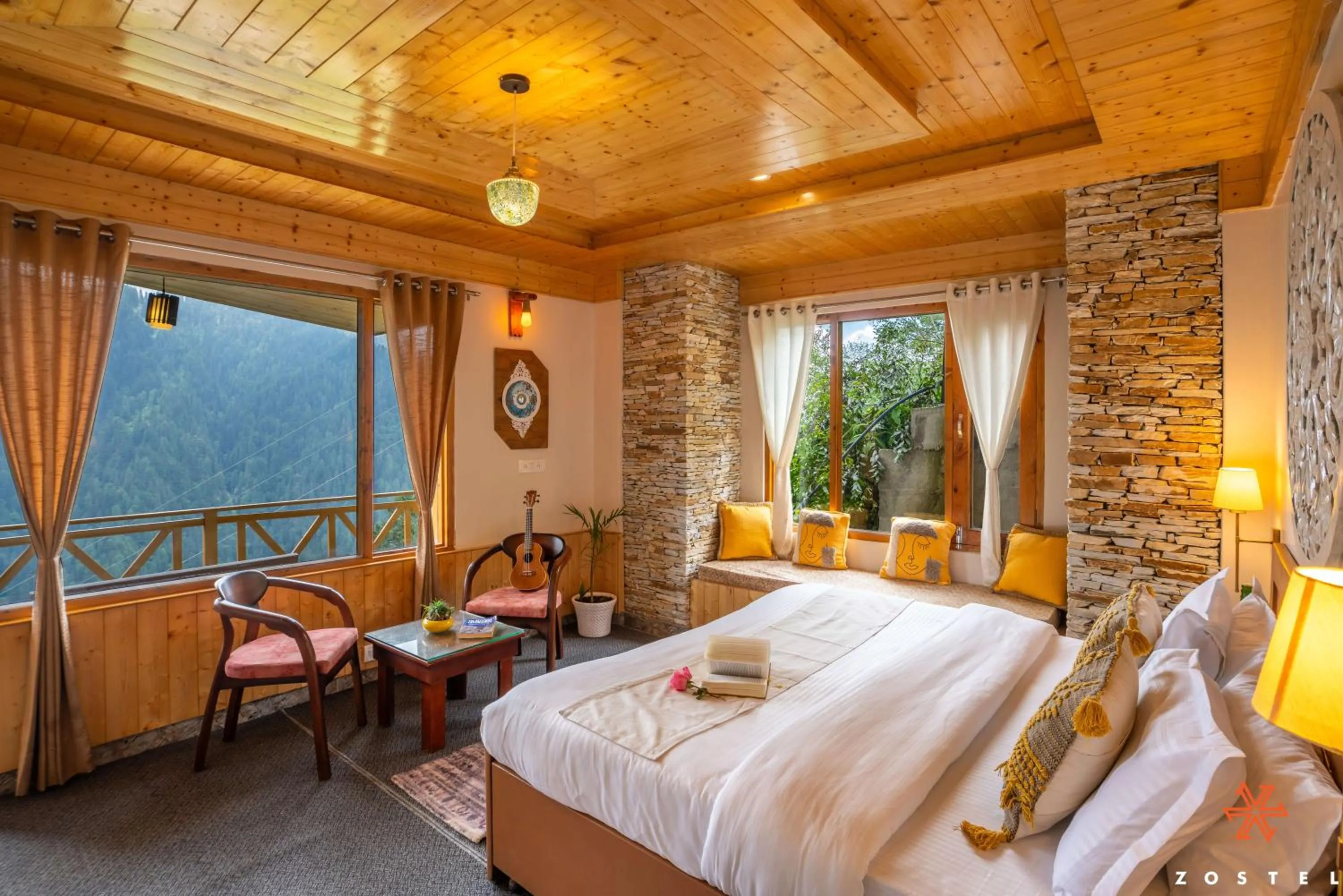 Bed in Zostel Shoja, Jibhi