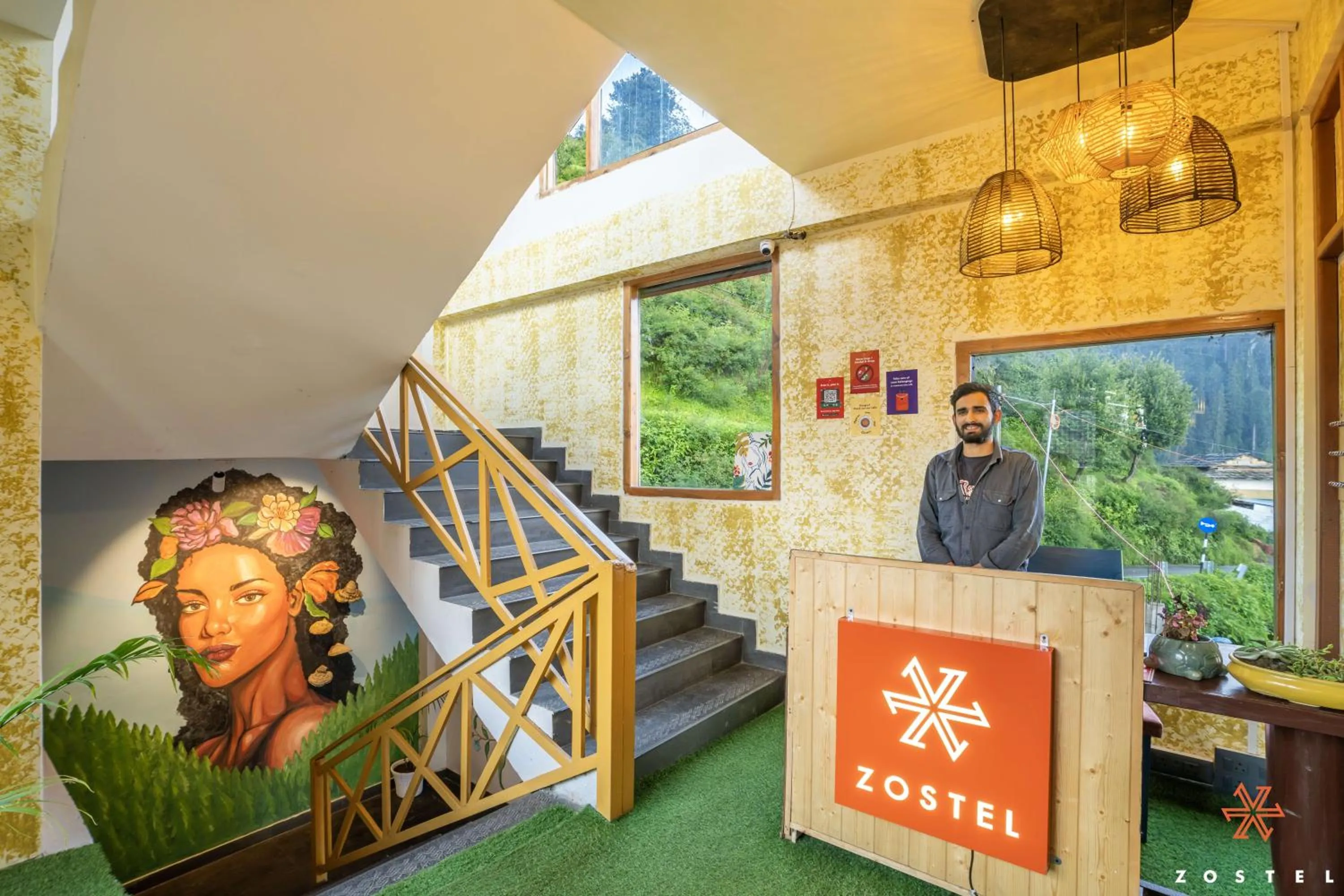 Lobby or reception in Zostel Shoja, Jibhi