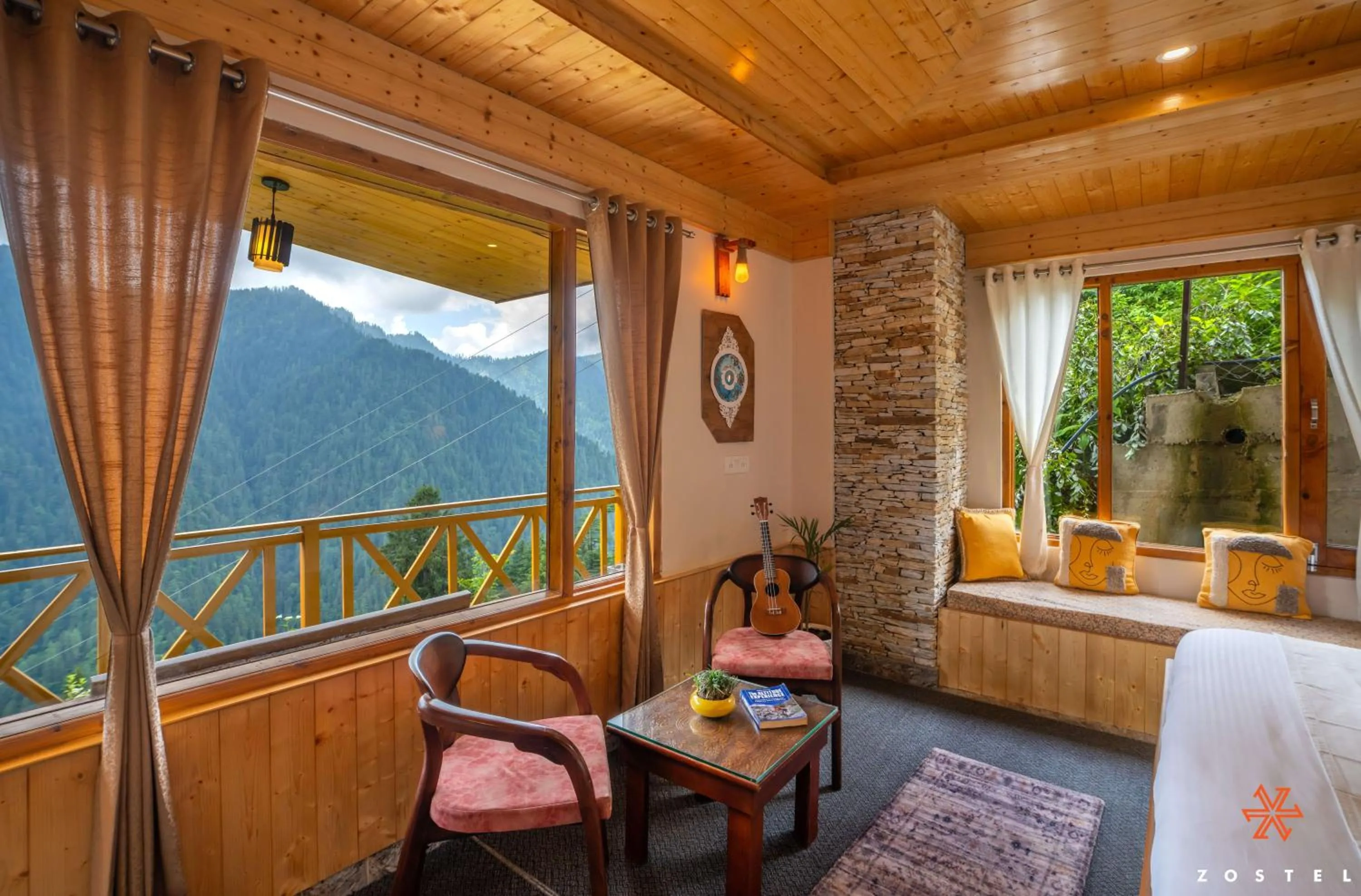 Bed in Zostel Shoja, Jibhi