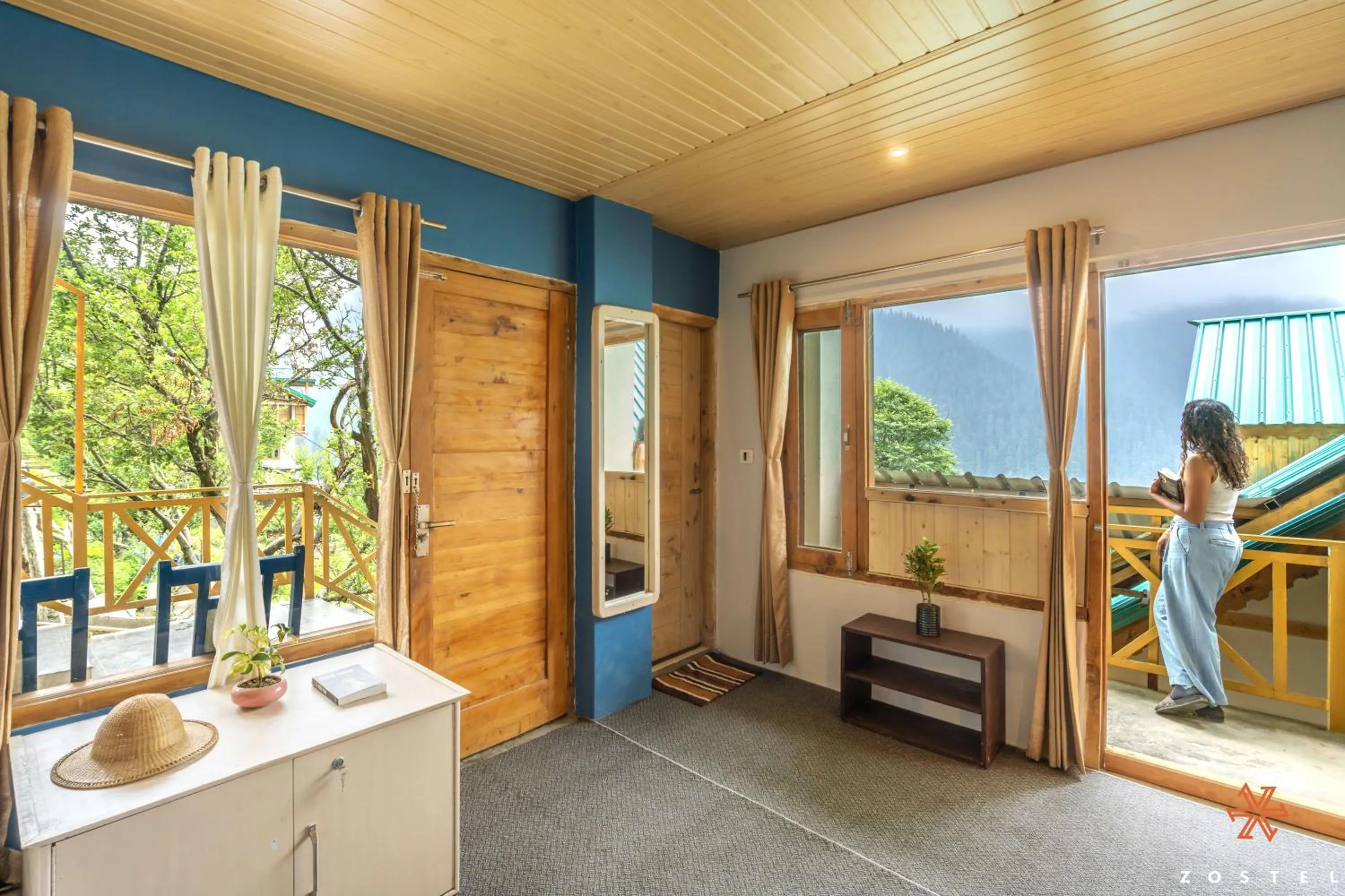 Bed in Zostel Shoja, Jibhi