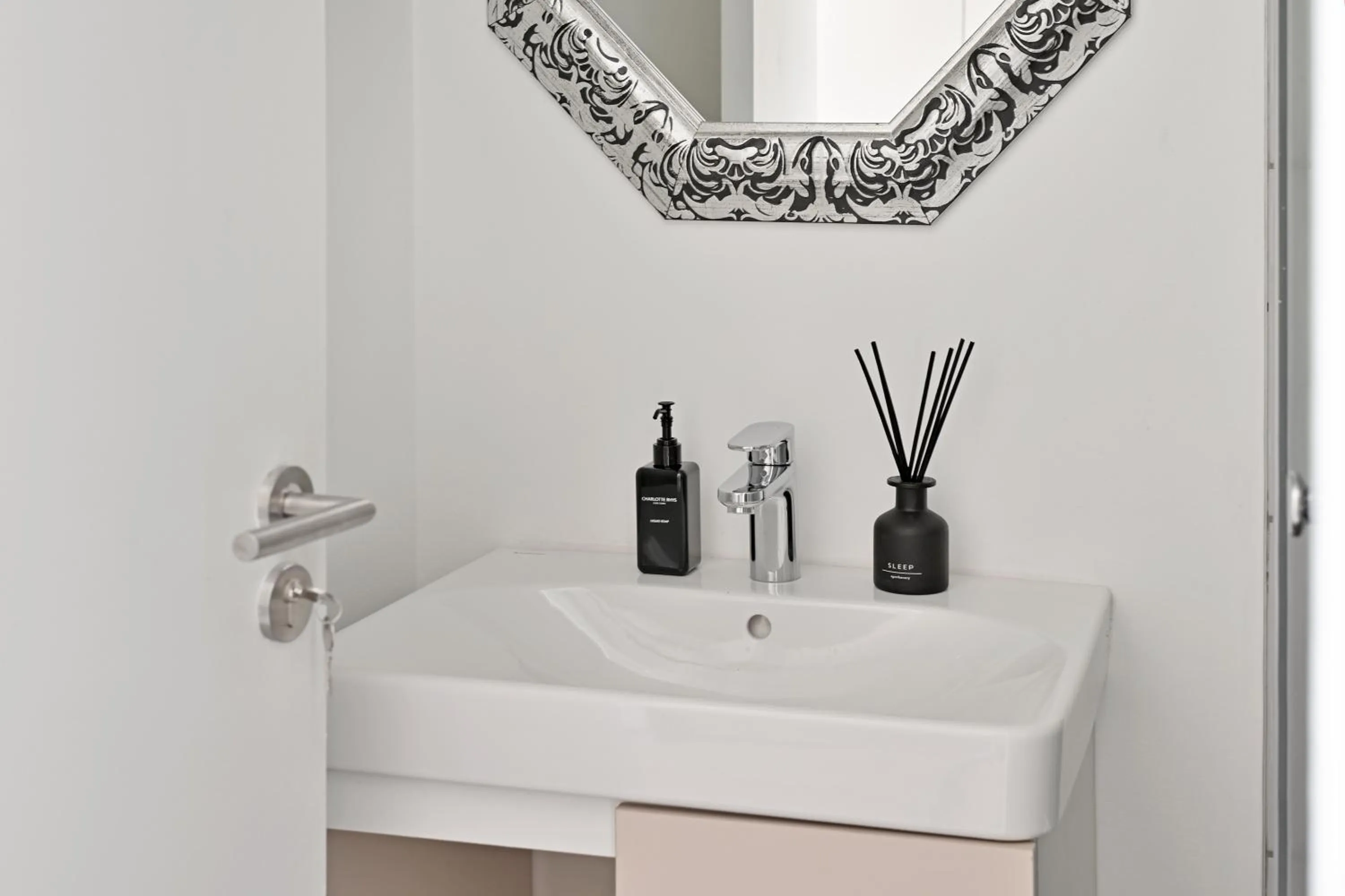 Bathroom in EIGHTY2 ON M - Fluent Serviced Apartments