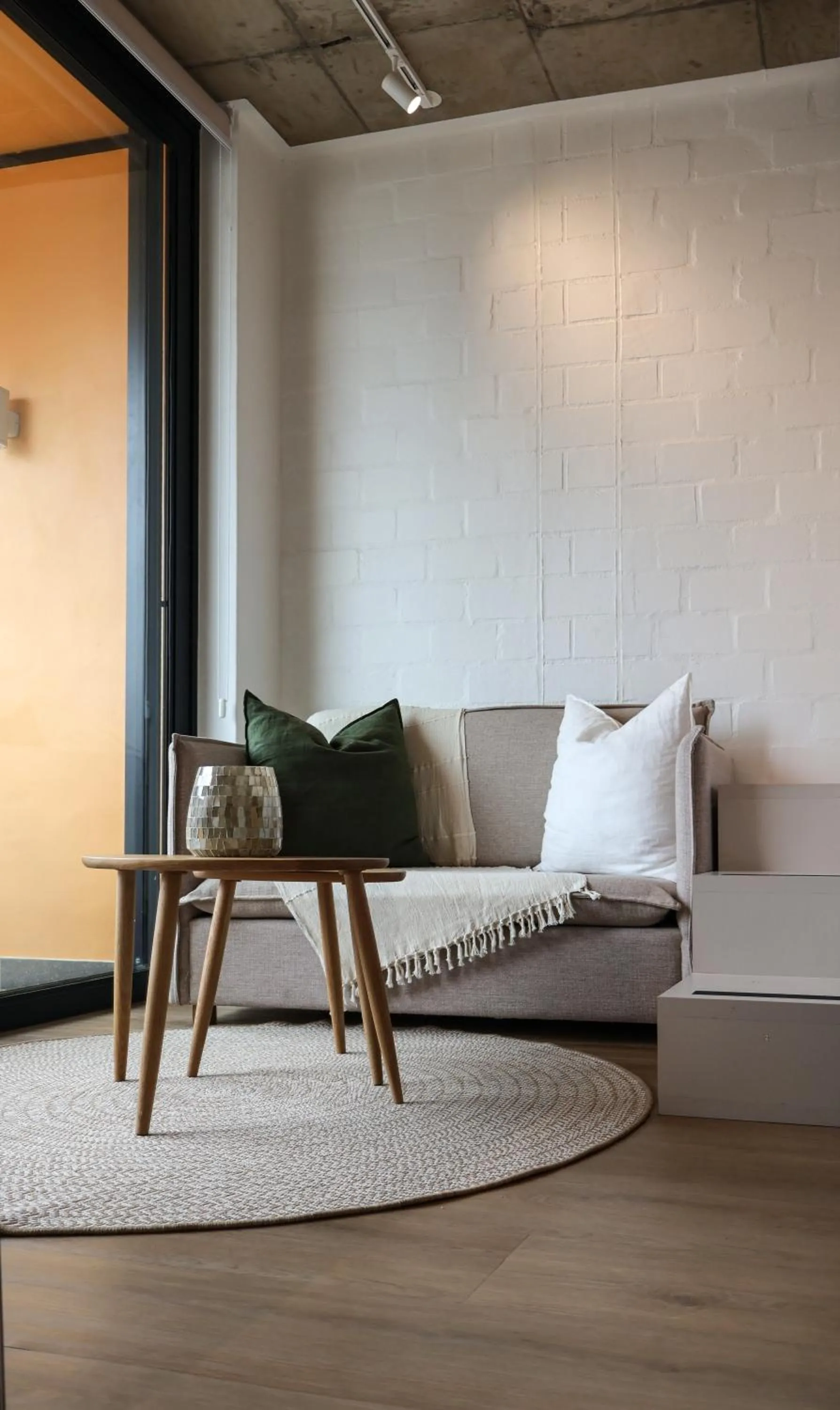 Living room in EIGHTY2 ON M - Fluent Serviced Apartments