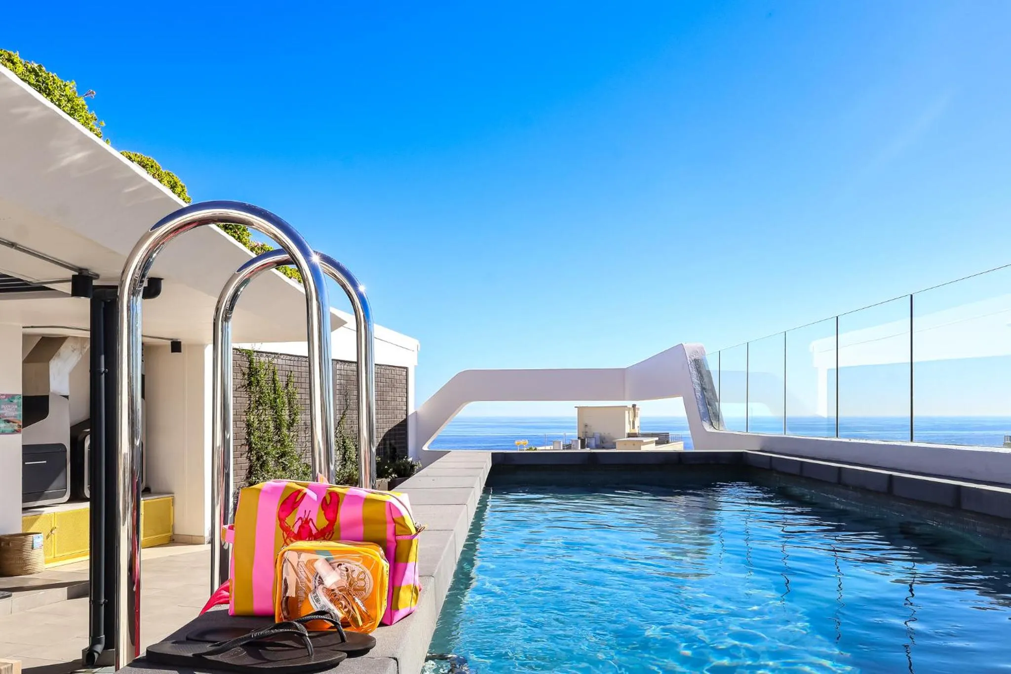 Swimming pool in EIGHTY2 ON M - Fluent Serviced Apartments