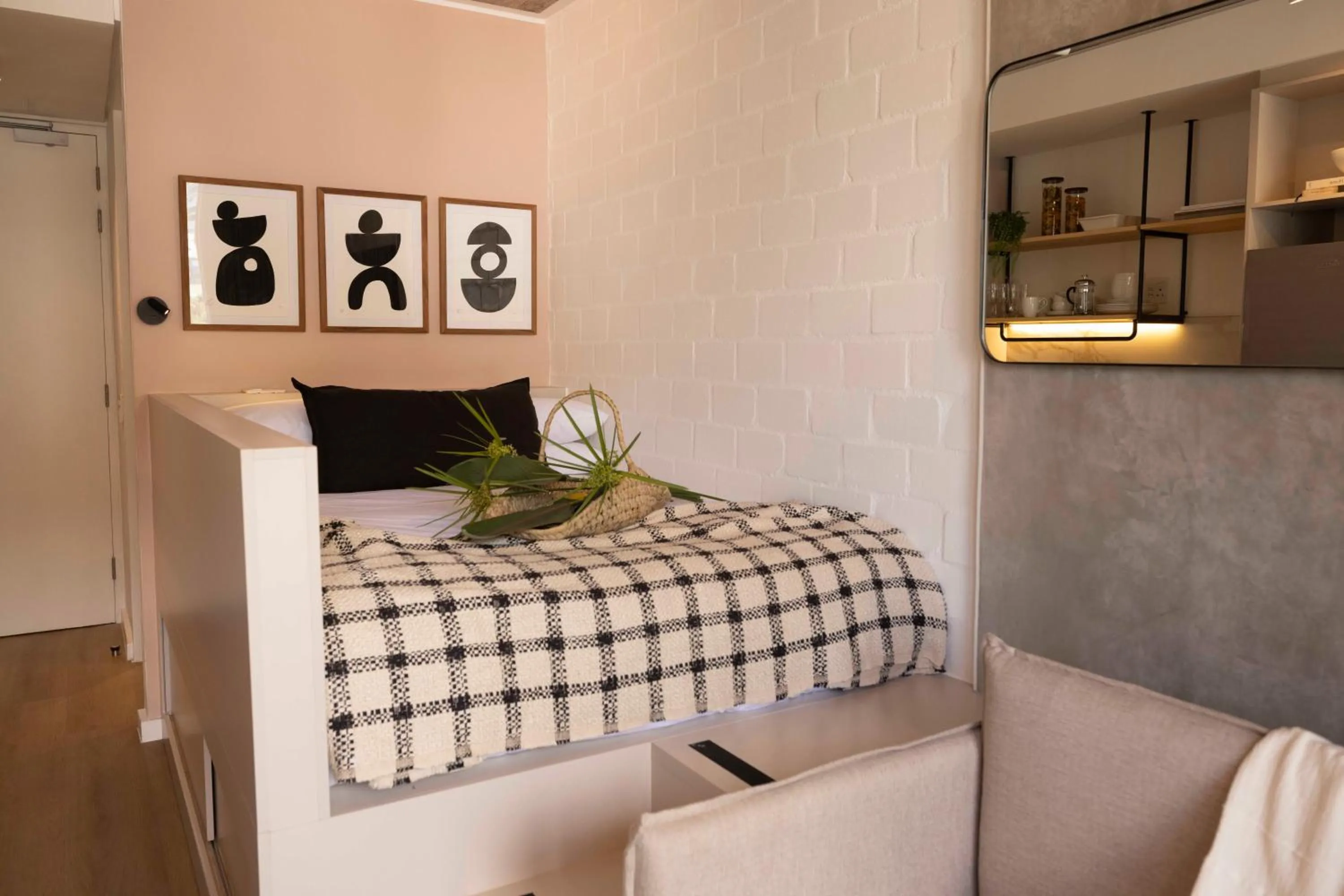 Bed in EIGHTY2 ON M - Fluent Serviced Apartments