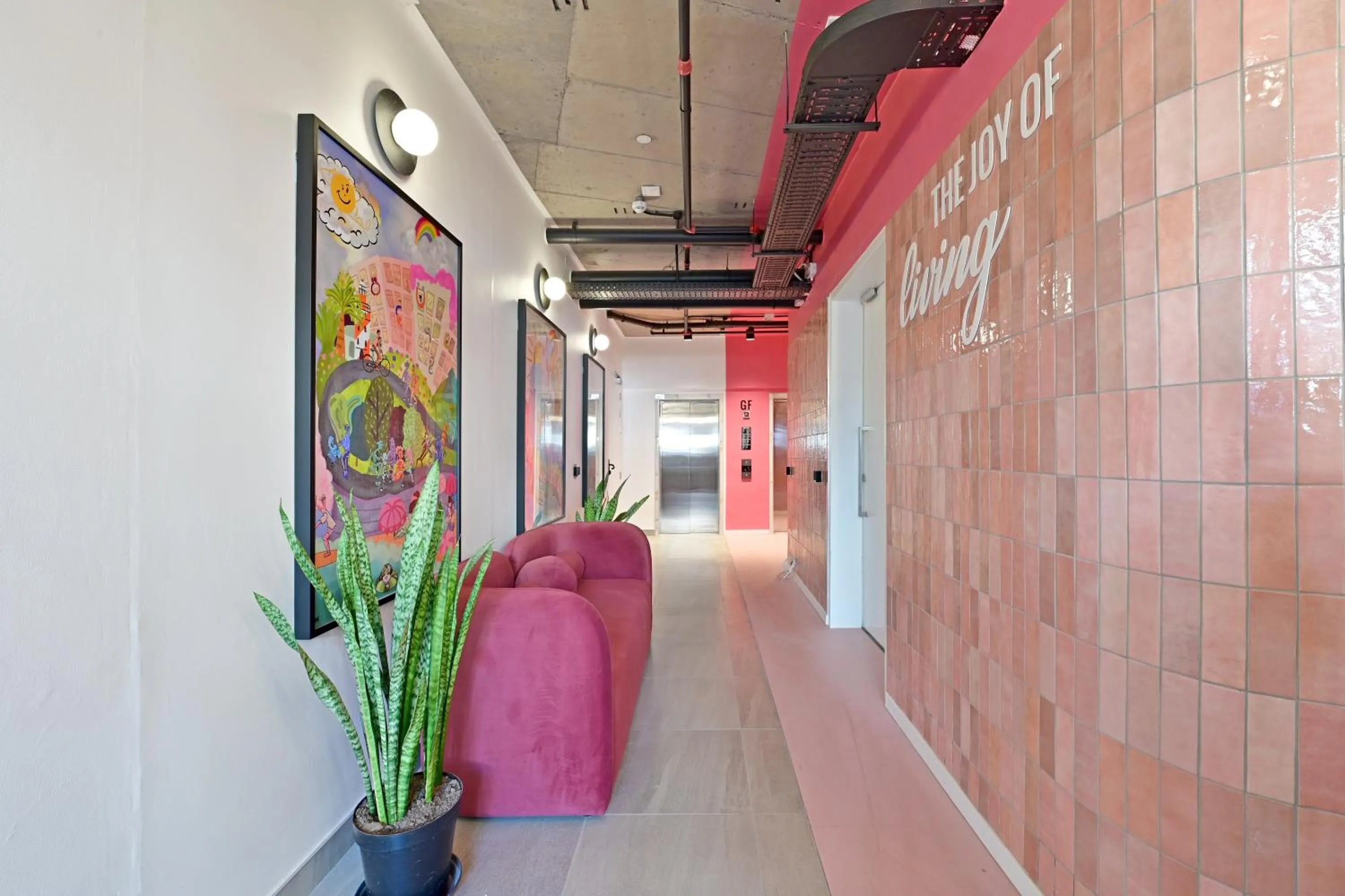 Lobby or reception in EIGHTY2 ON M - Fluent Serviced Apartments