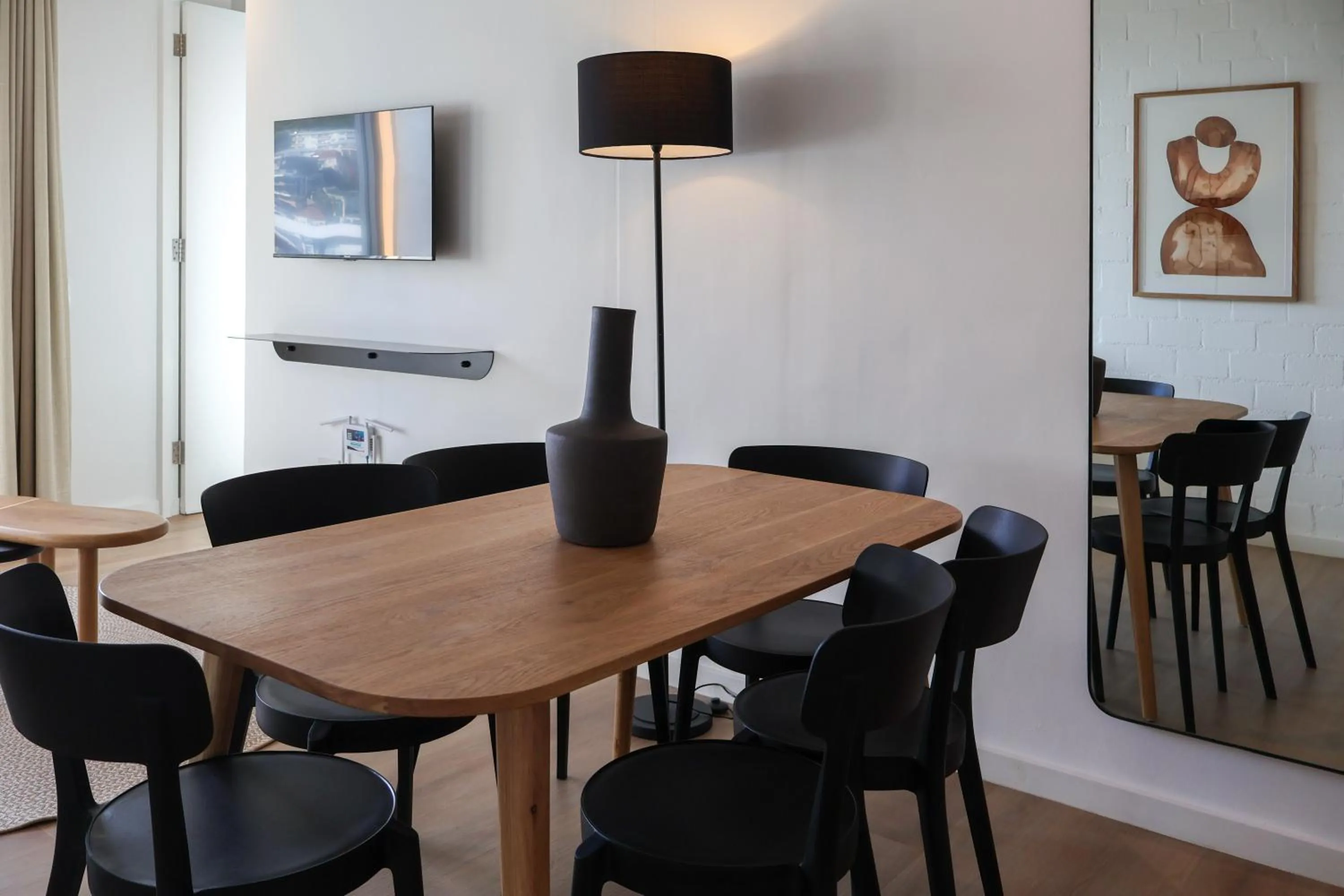 Seating area in EIGHTY2 ON M - Fluent Serviced Apartments