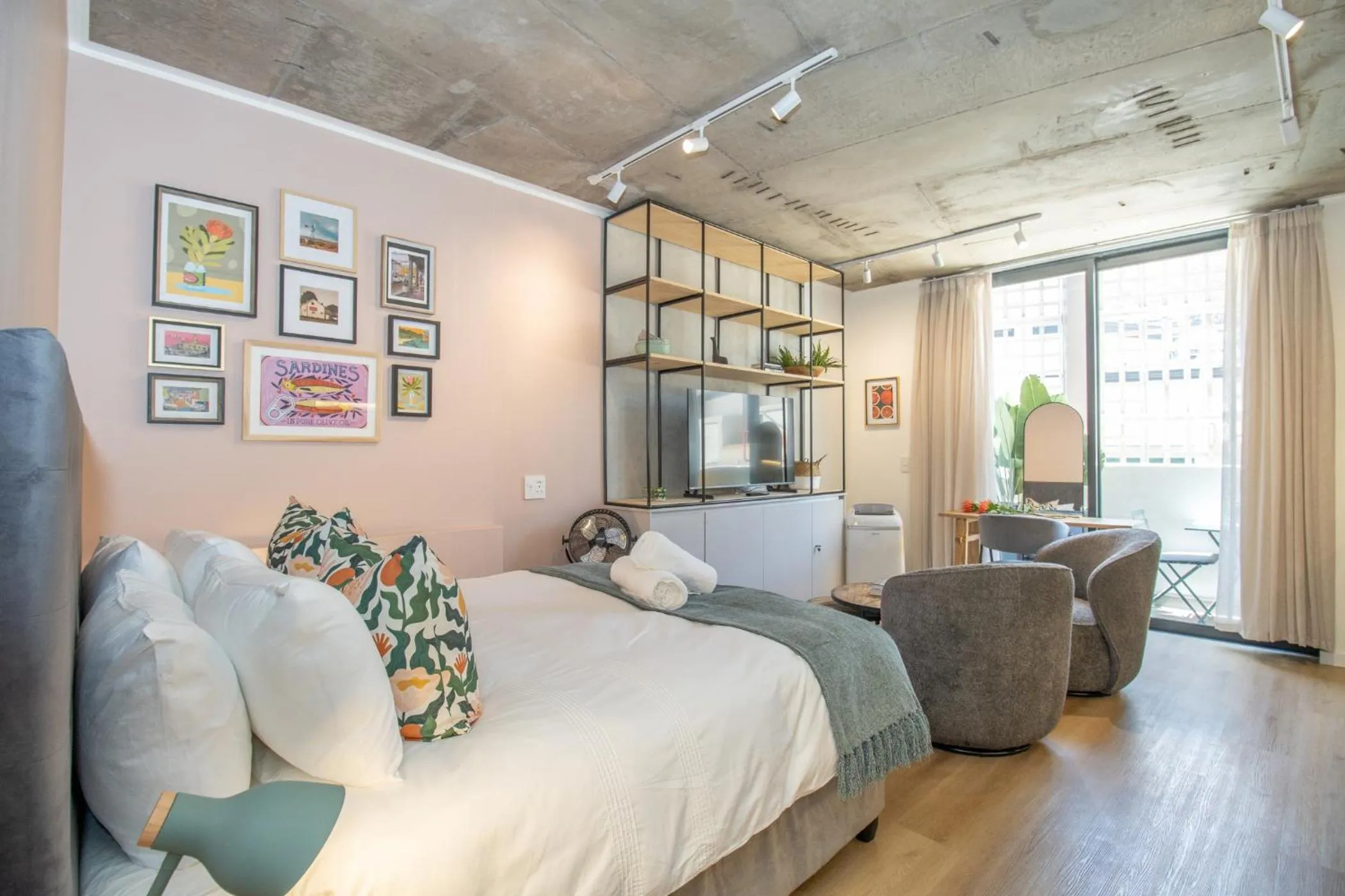 Bed in EIGHTY2 ON M - Fluent Serviced Apartments