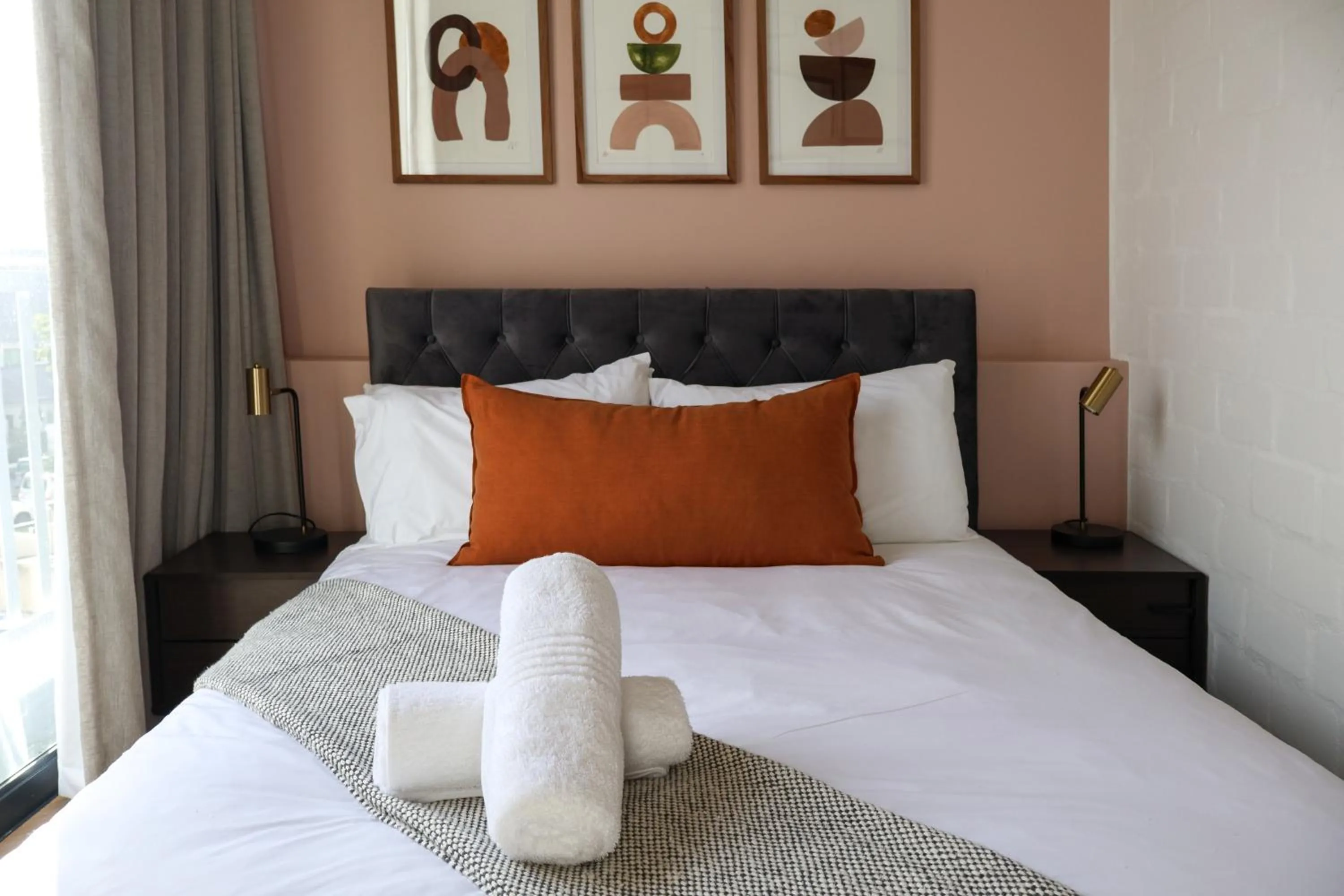 Bed in EIGHTY2 ON M - Fluent Serviced Apartments