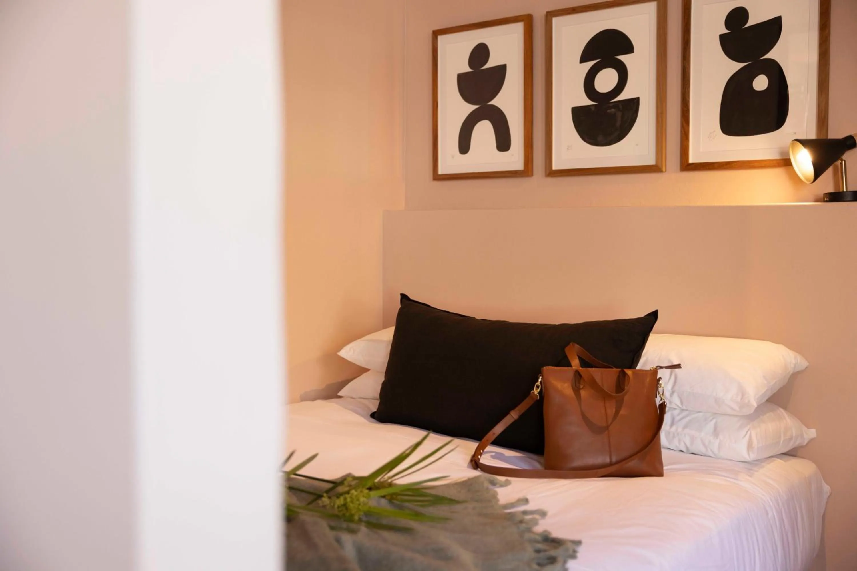 Bed in EIGHTY2 ON M - Fluent Serviced Apartments