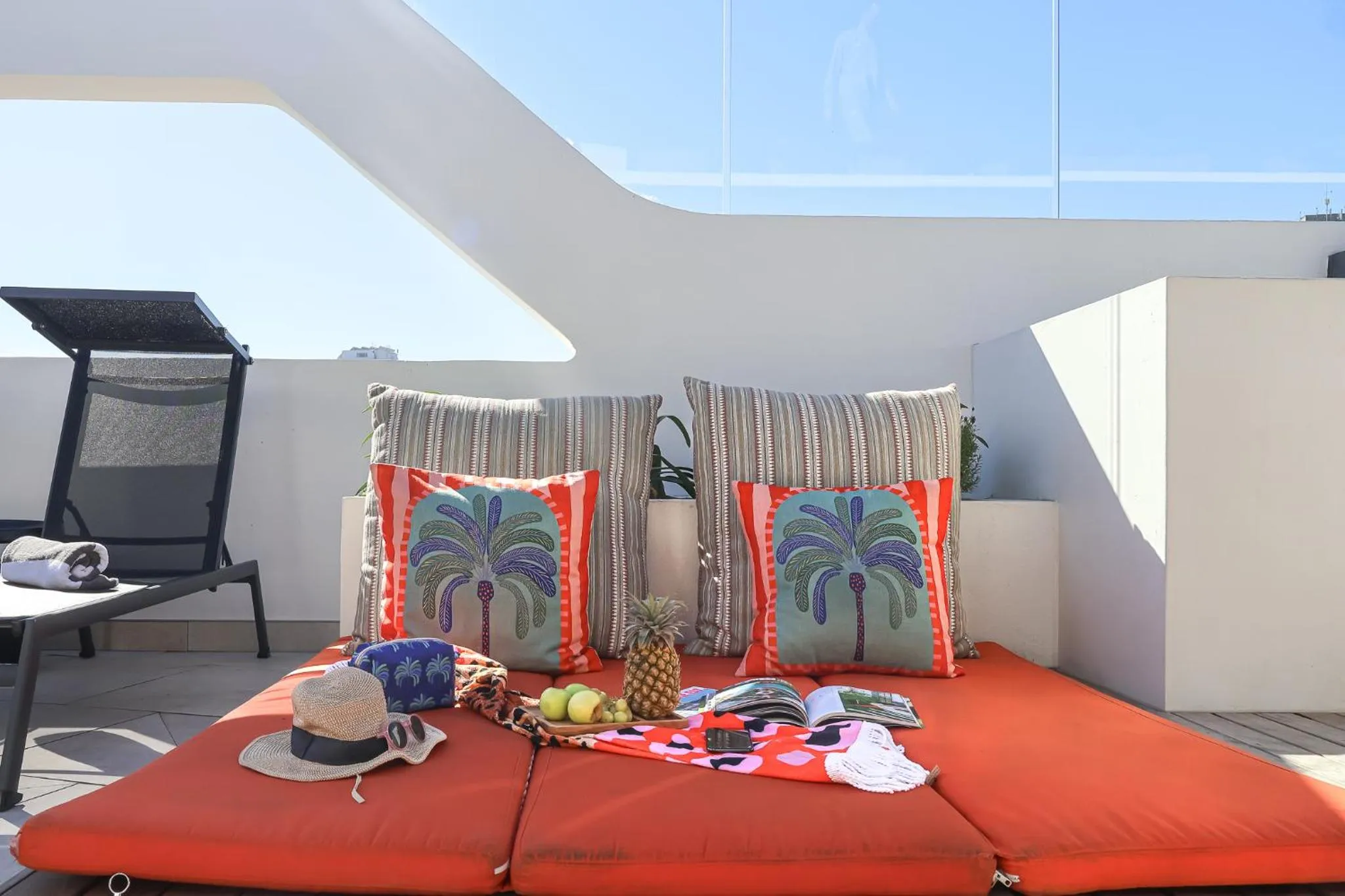 sunbed in EIGHTY2 ON M - Fluent Serviced Apartments