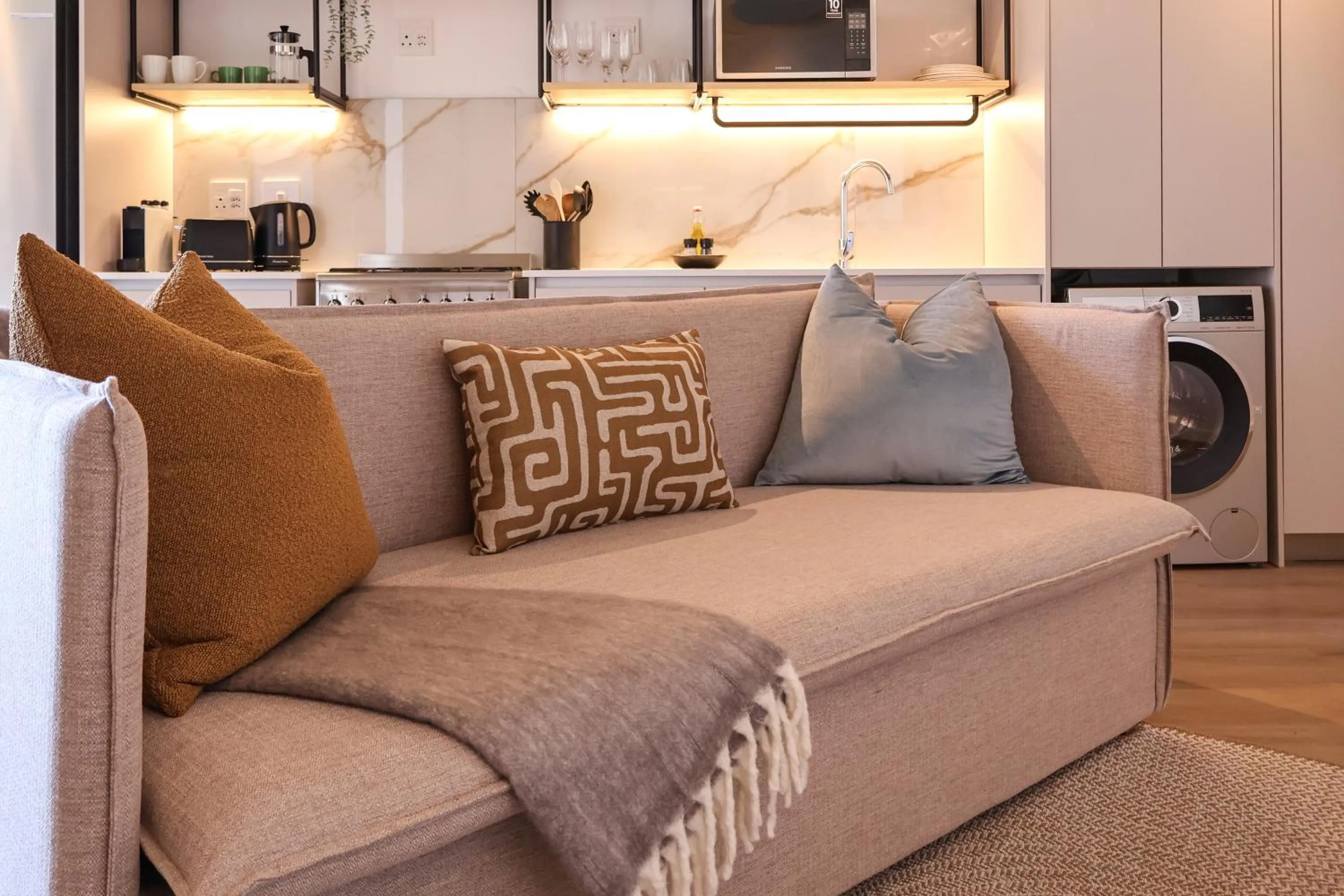 Kitchen or kitchenette in EIGHTY2 ON M - Fluent Serviced Apartments