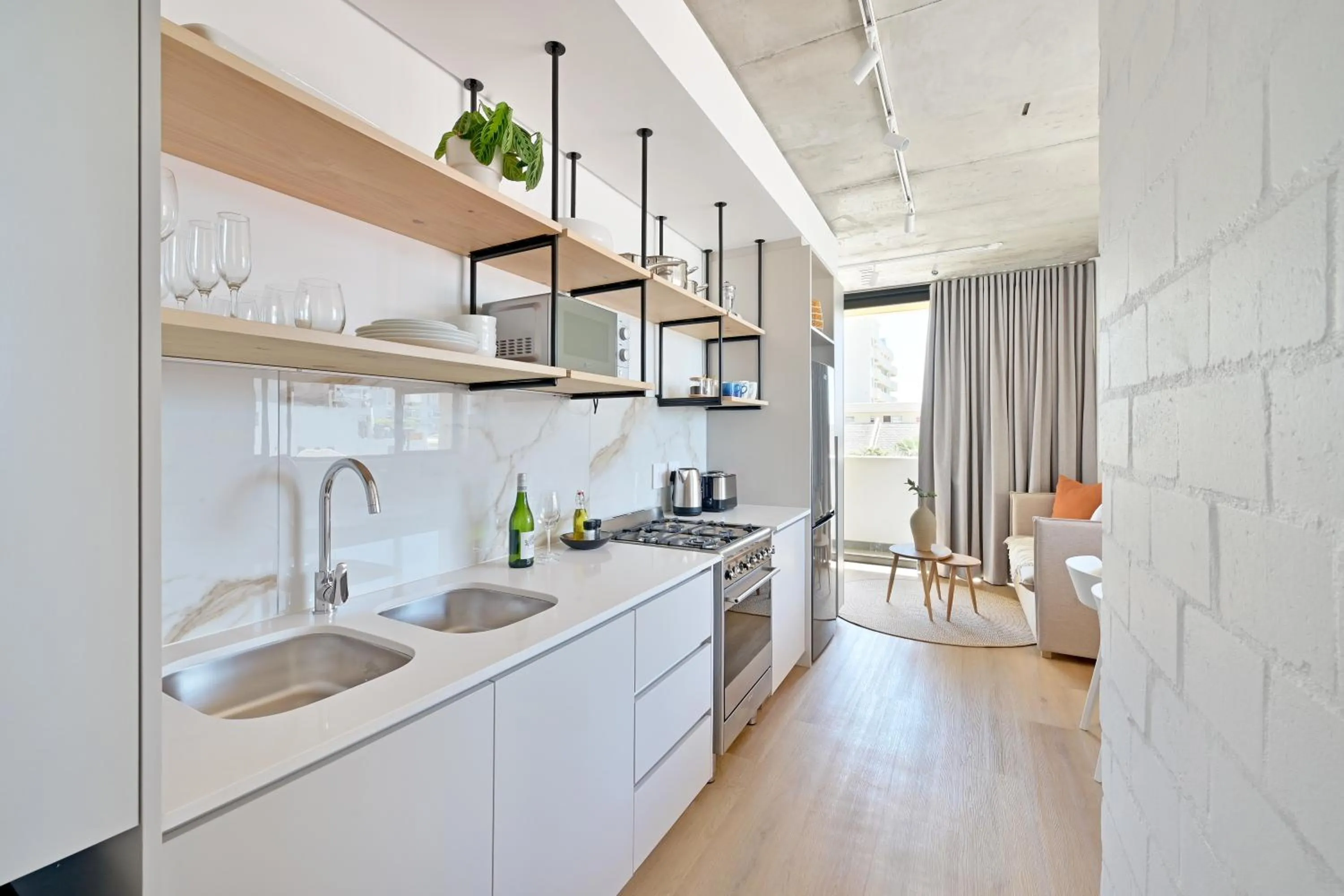 Kitchen or kitchenette in EIGHTY2 ON M - Fluent Serviced Apartments