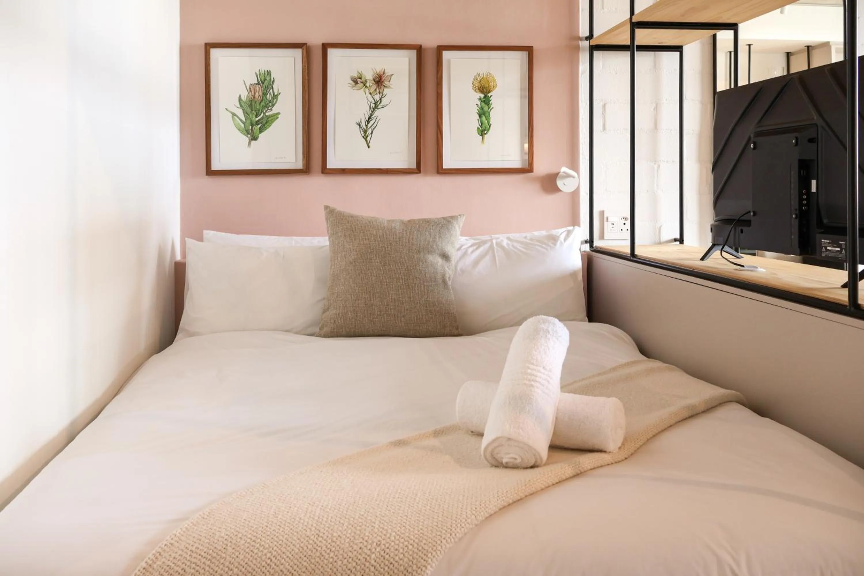 Bed in EIGHTY2 ON M - Fluent Serviced Apartments