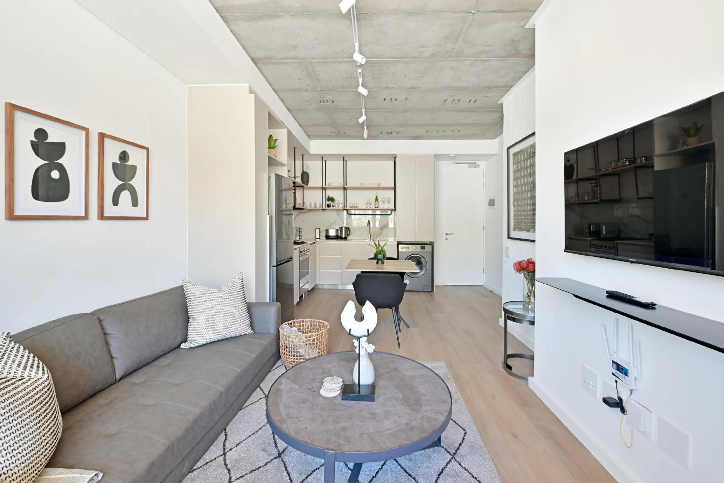 TV and multimedia in EIGHTY2 ON M - Fluent Serviced Apartments