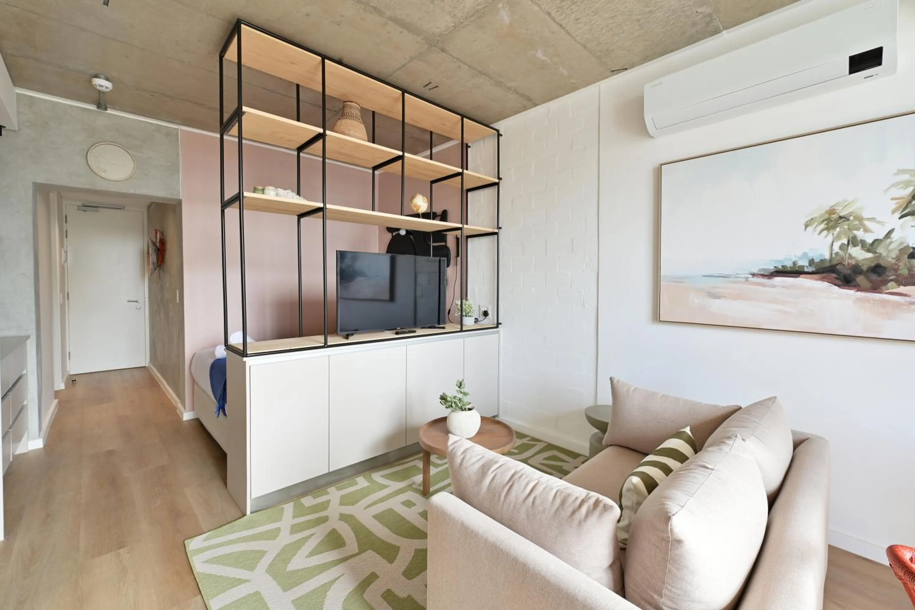 TV and multimedia in EIGHTY2 ON M - Fluent Serviced Apartments