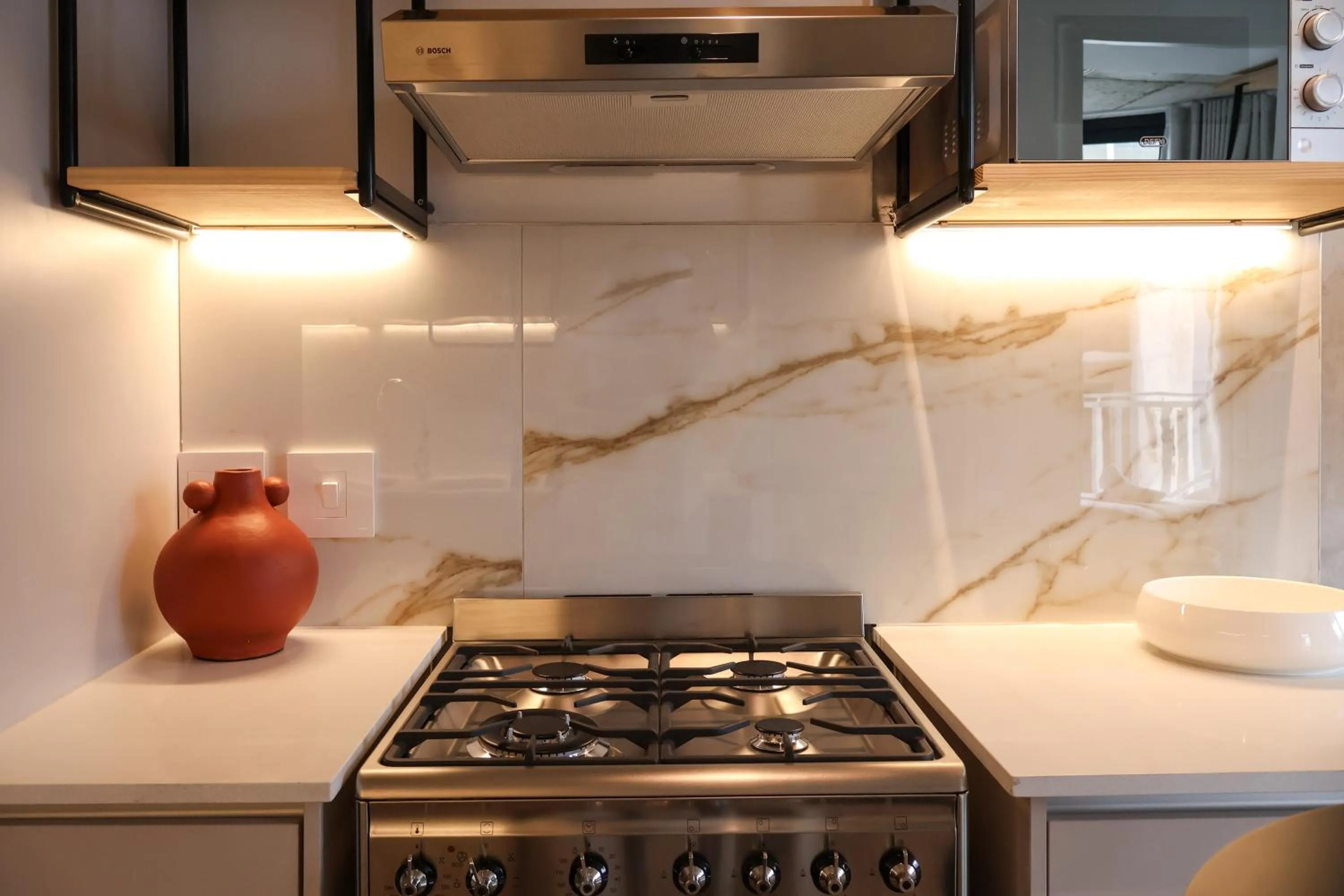 Kitchen or kitchenette in EIGHTY2 ON M - Fluent Serviced Apartments