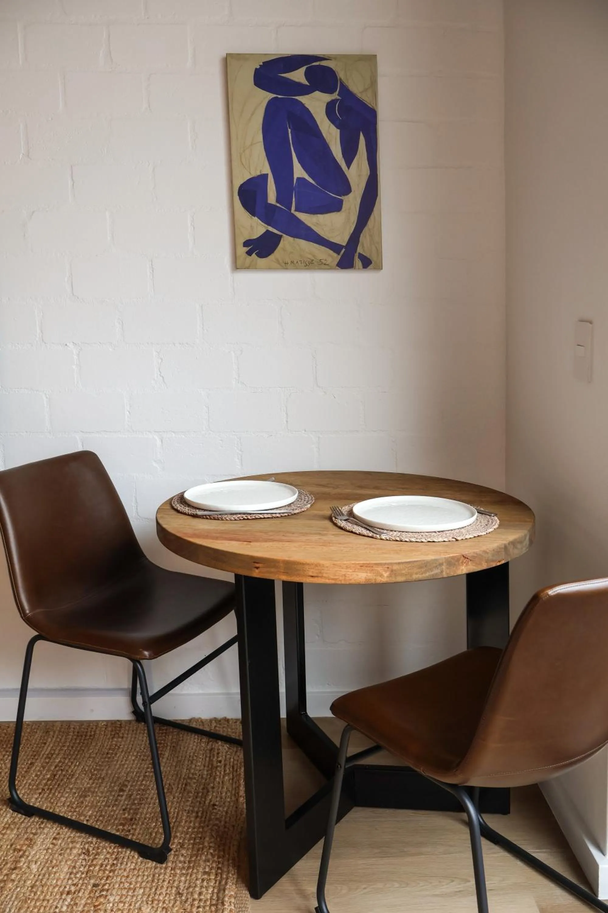 Seating area in EIGHTY2 ON M - Fluent Serviced Apartments