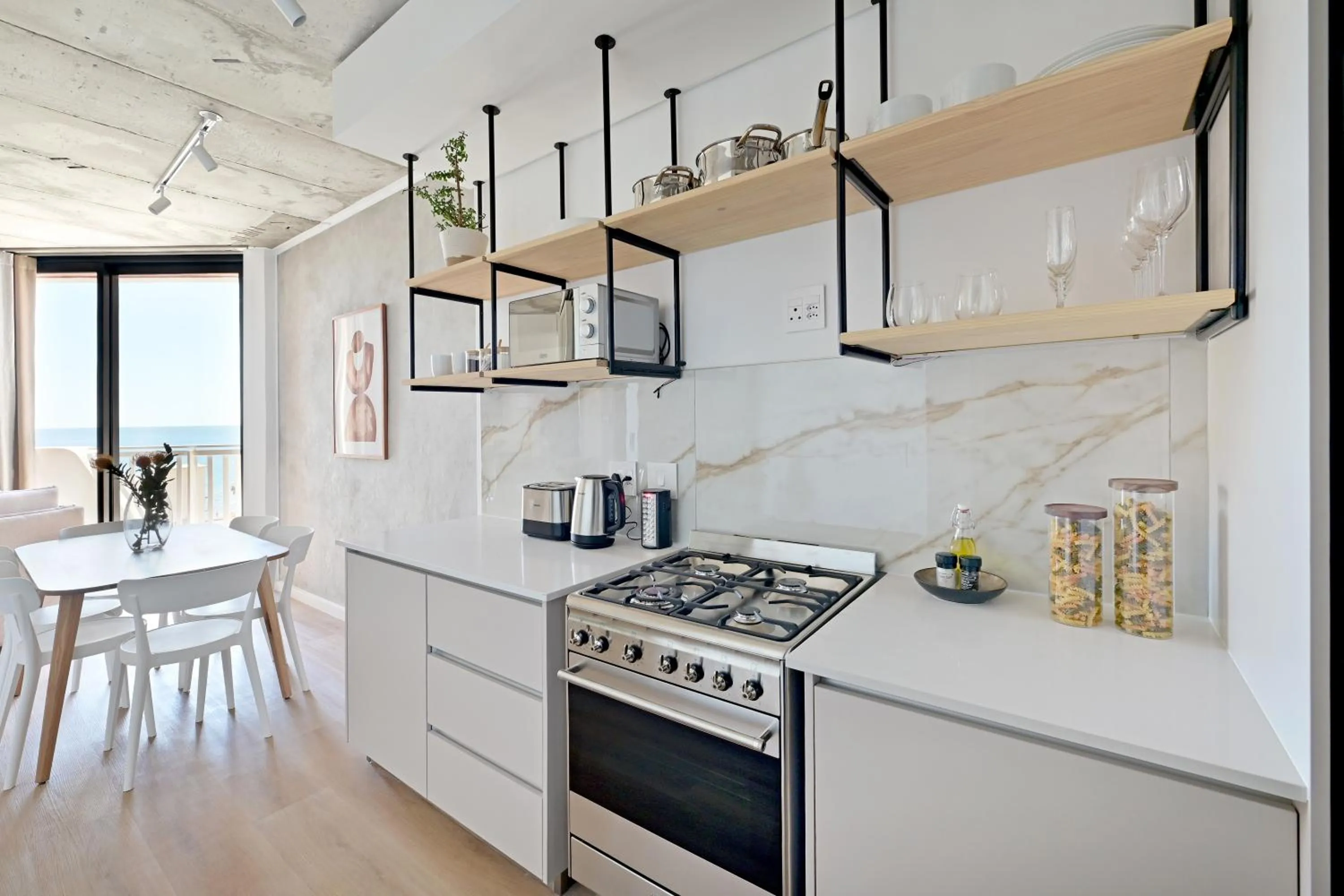 Kitchen or kitchenette in EIGHTY2 ON M - Fluent Serviced Apartments