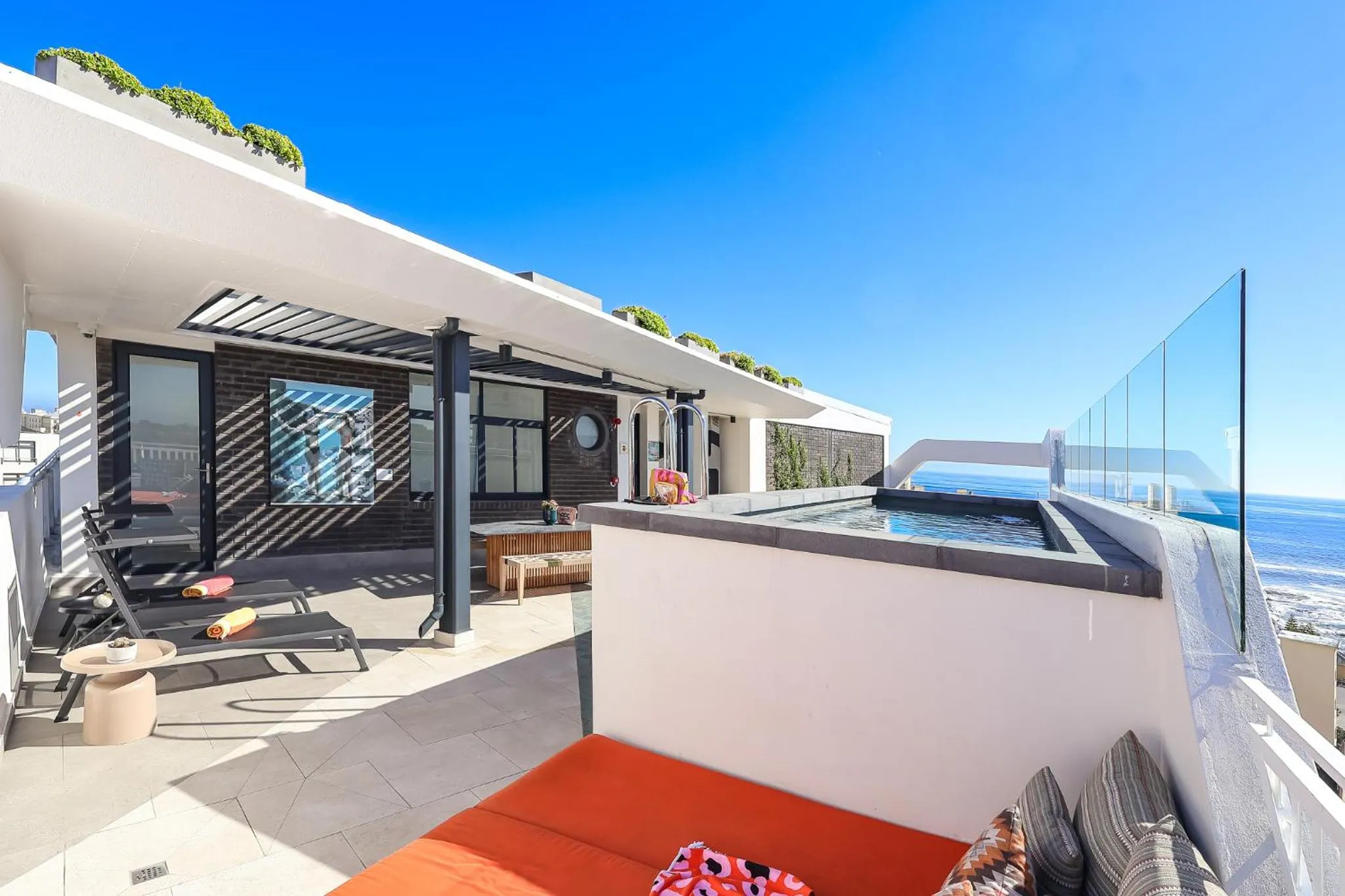 Swimming pool in EIGHTY2 ON M - Fluent Serviced Apartments