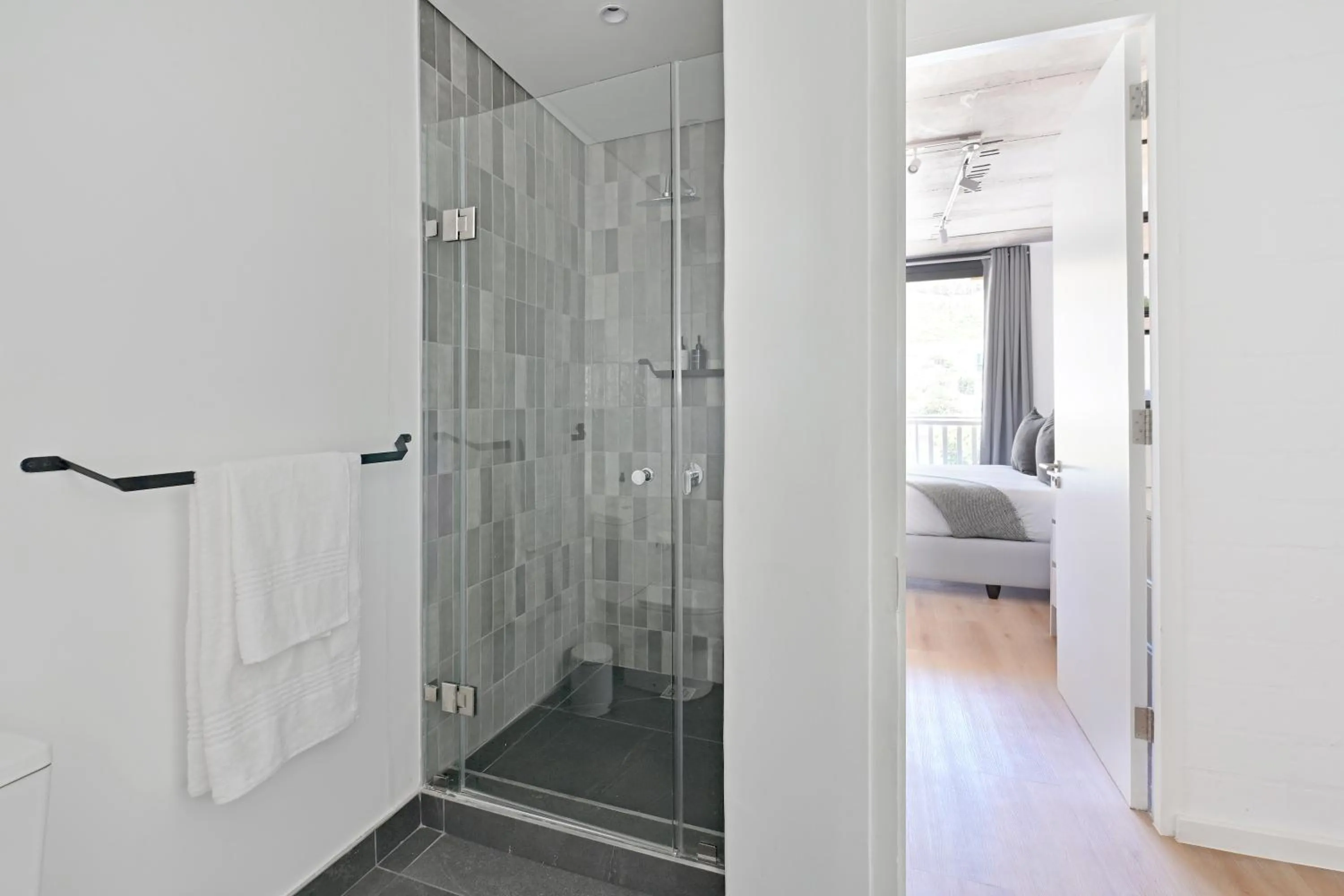 Shower in EIGHTY2 ON M - Fluent Serviced Apartments