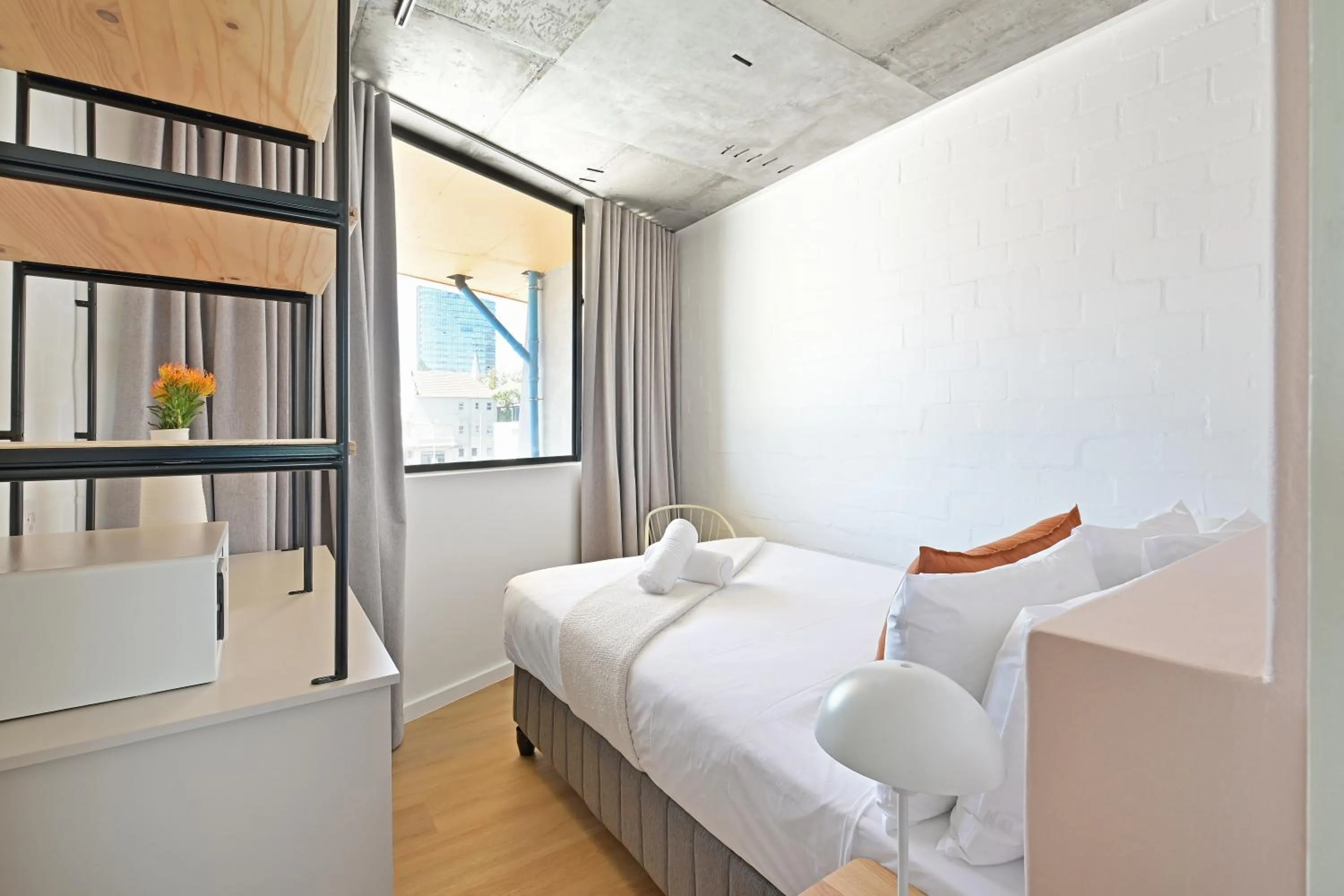 Bed in EIGHTY2 ON M - Fluent Serviced Apartments